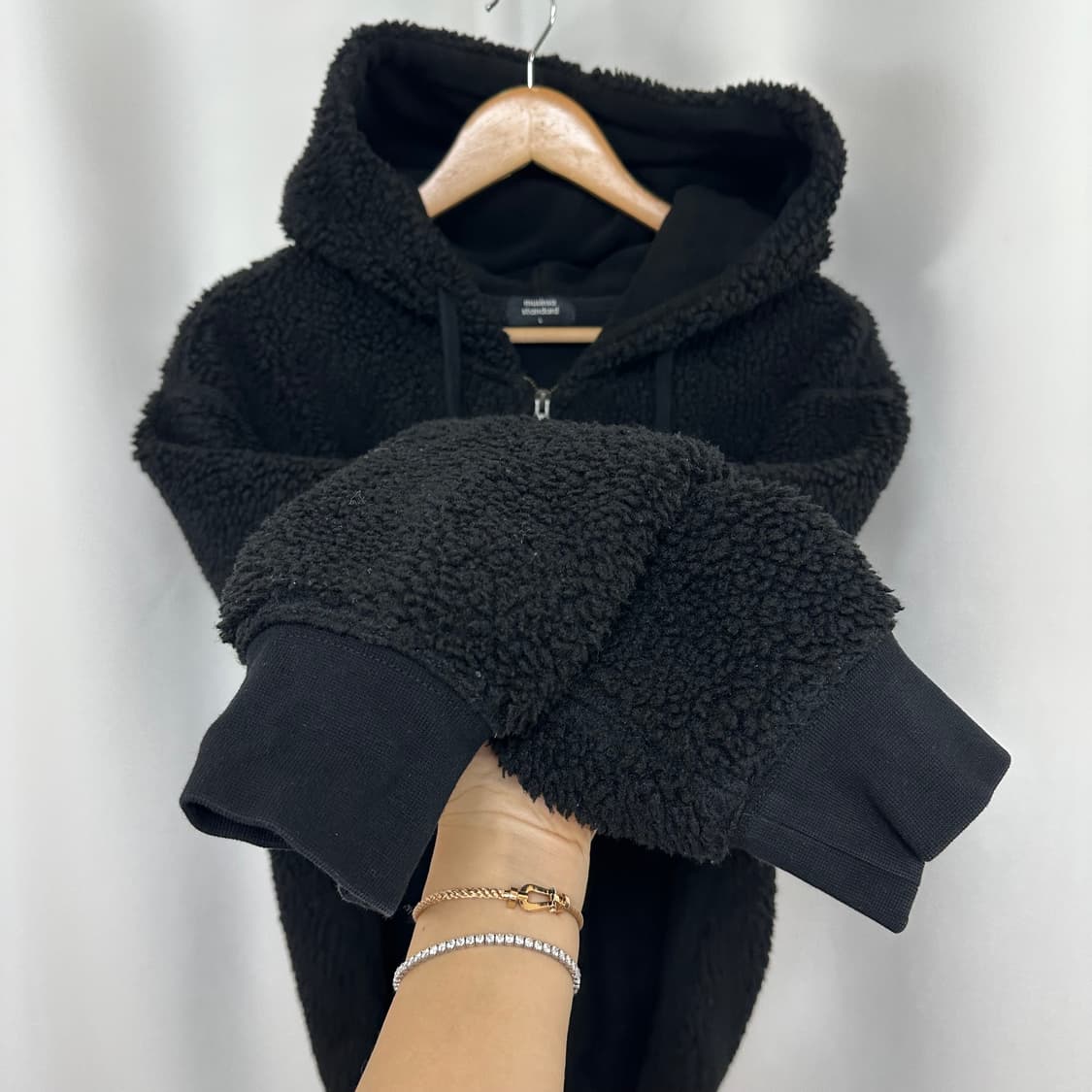 무신사스탠다드 남자  뽀글이 후드집업 검정 L  상품이미지4