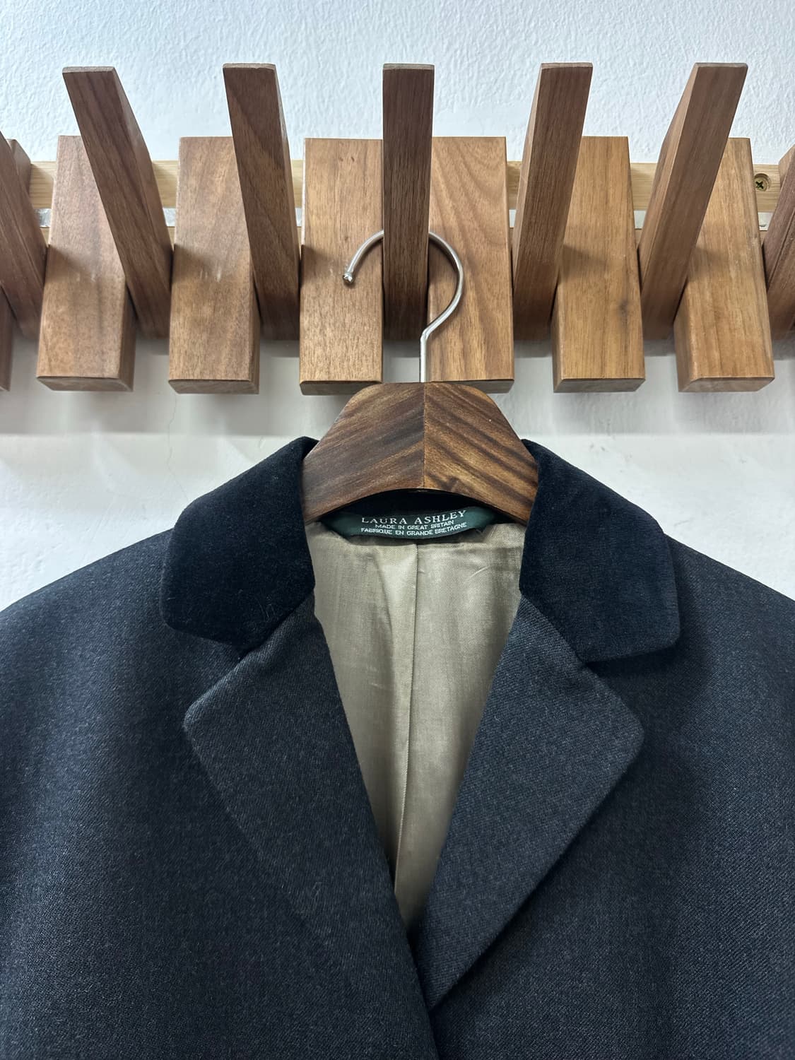Laura Ashley 로라애슐리 영국제 울 블레이저 3버튼 클래식 자켓 상품이미지3