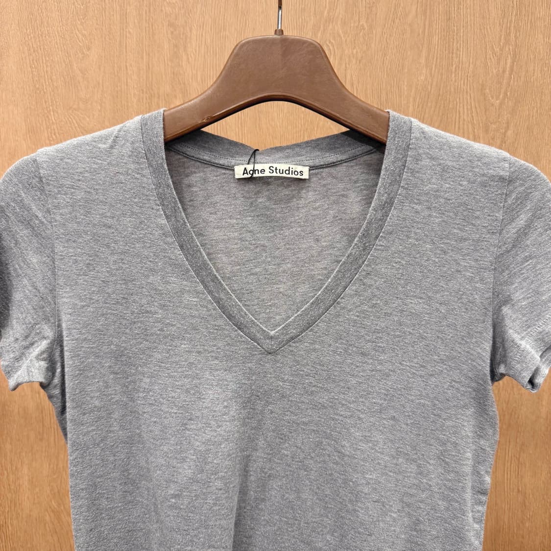 아크네 스튜디오 베이직 브이넥 반팔 티셔츠 슬림핏 그레이 상품이미지4