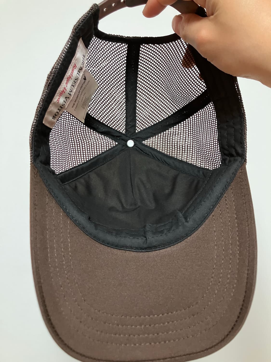 더뮤지엄비지터 트러커캡 브라운 볼캡 모자 상품이미지3