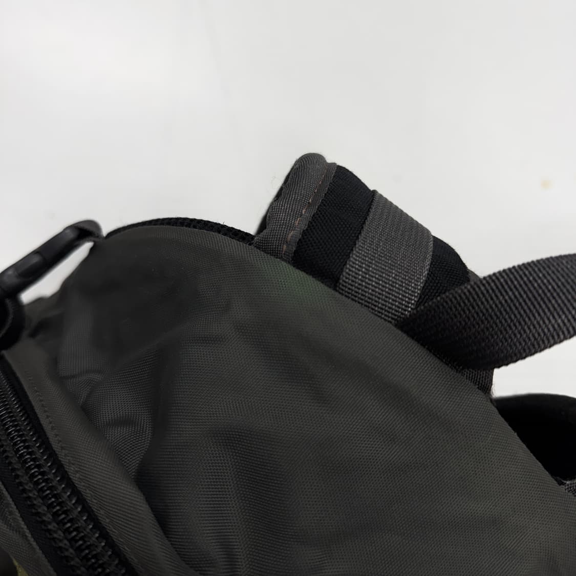 노스페이스 고프코어 카키 그린 미니샷 백팩 상품이미지7