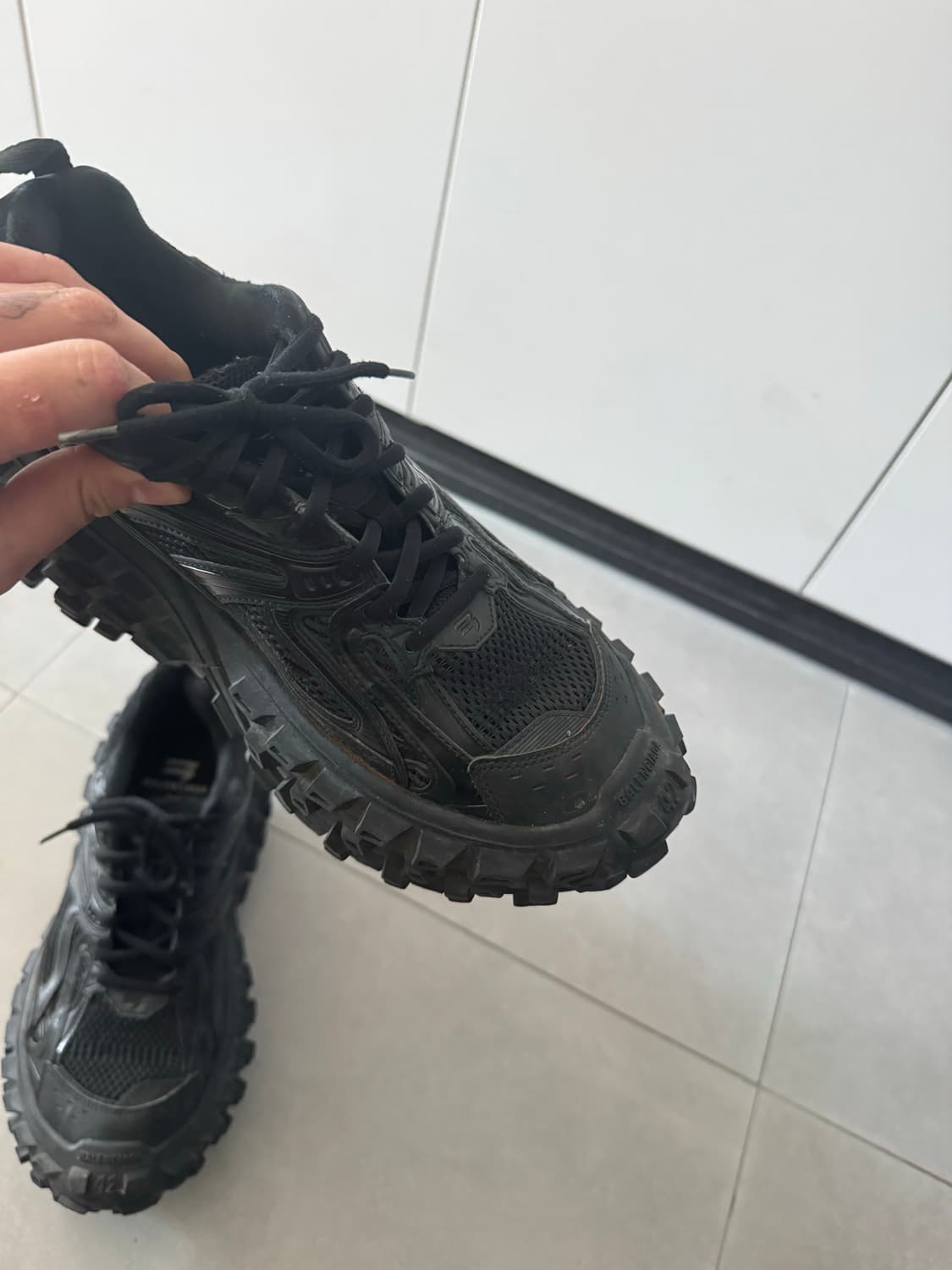 발렌시아가 디펜더42 상품이미지3