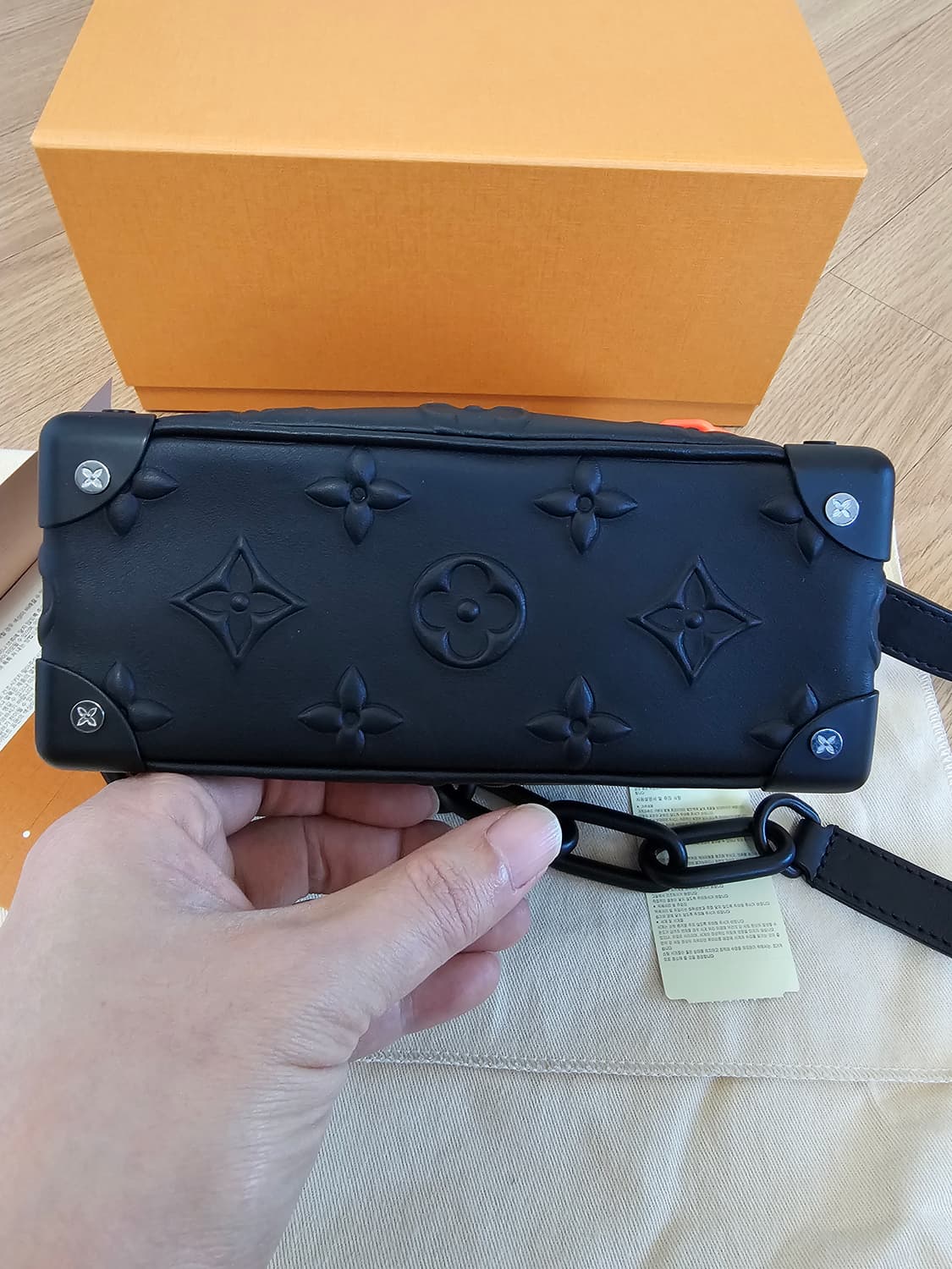 루이비통 버질아블로 입체 앰버서드 미니소프트 트렁크 크로스백 주황체인 상품이미지7