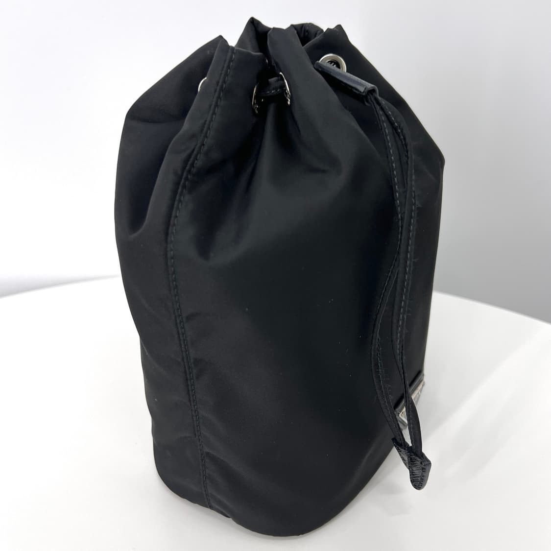 프라다 나일론 버킷 파우치 블랙 (1NS369) 상품이미지7