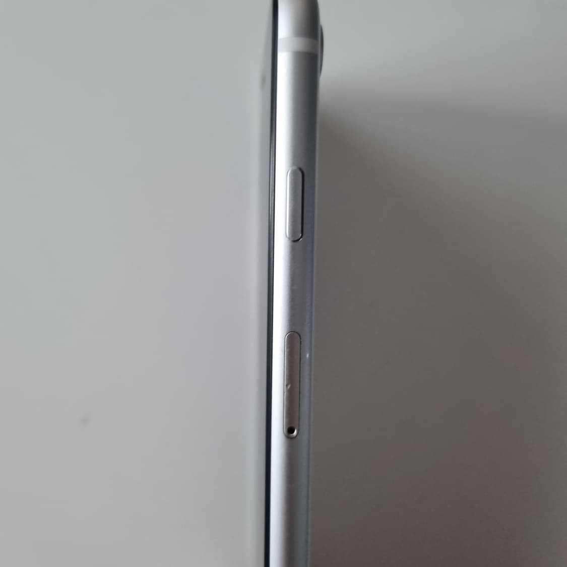 아이폰 se3 화이트 74% 64G 상품이미지4