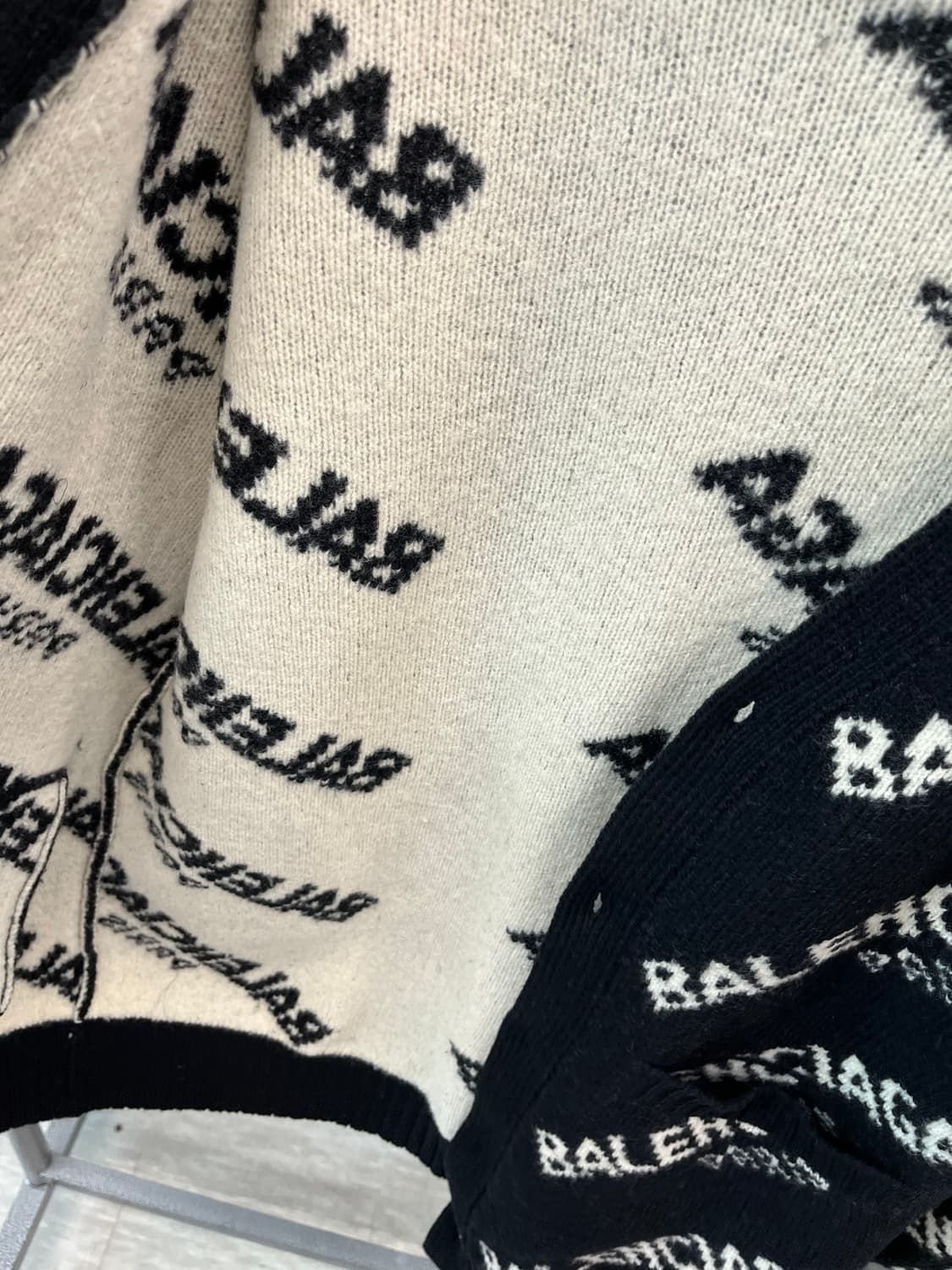 여) 발렌시아가 레터링 롱가디건  상품이미지8