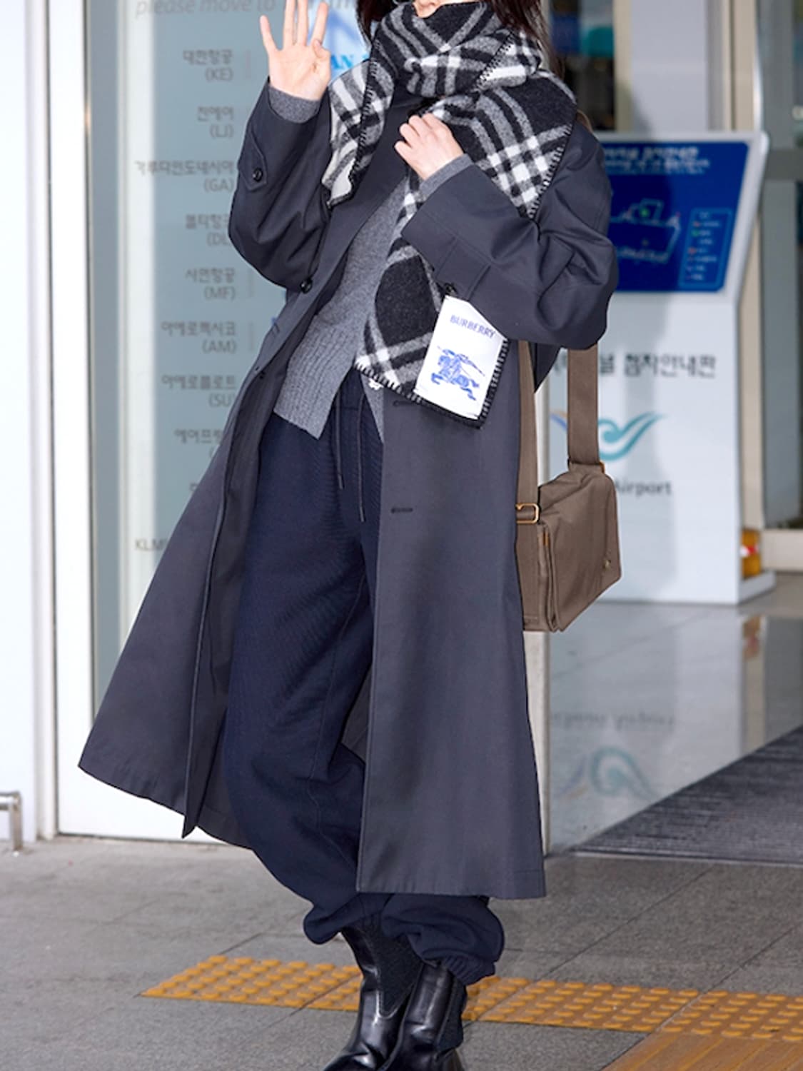 버버리 트렌치백 숄더백 크로스백 올리브 크로스바디백 상품이미지8