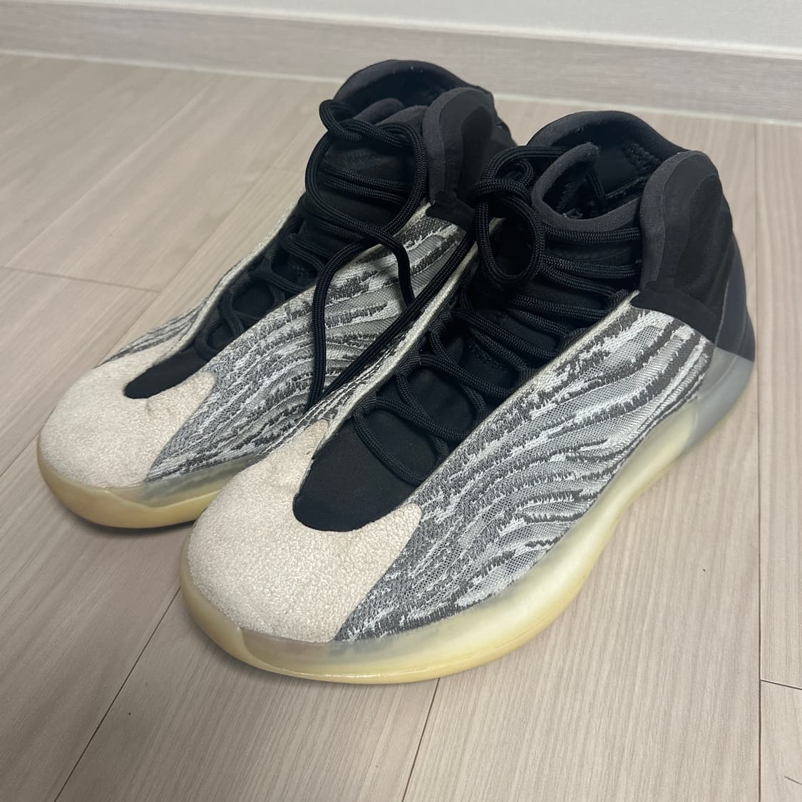 아디다스 이지 퀀텀 라이프스타일 [270] 상품이미지1