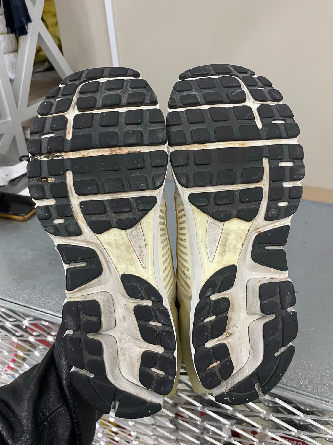 나이키 x 어콜드월 줌 보메로 5 스니커즈 290  상품이미지6