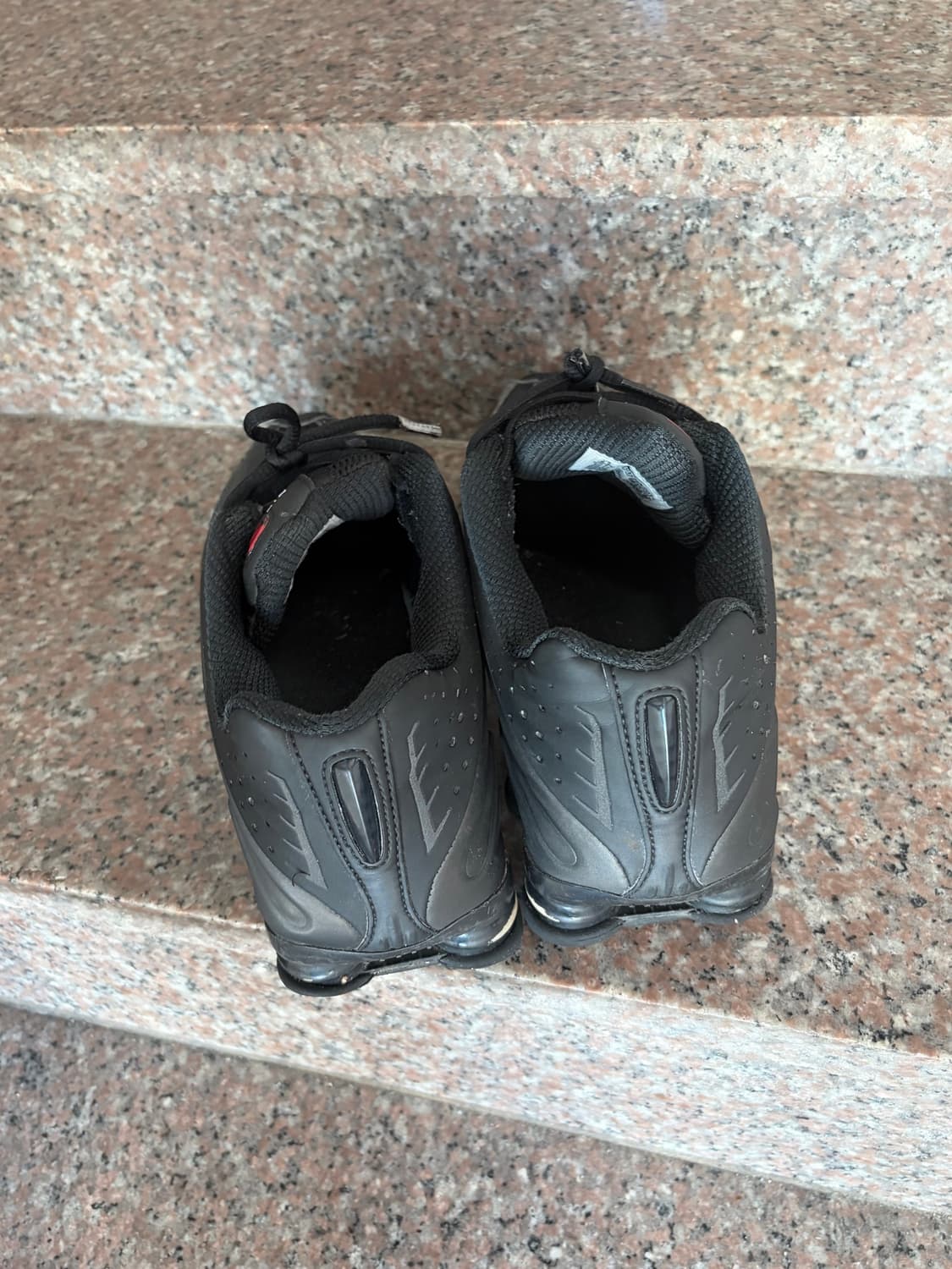 나이키 샥스 R4 블랙 브라이트 크림슨 상품이미지2