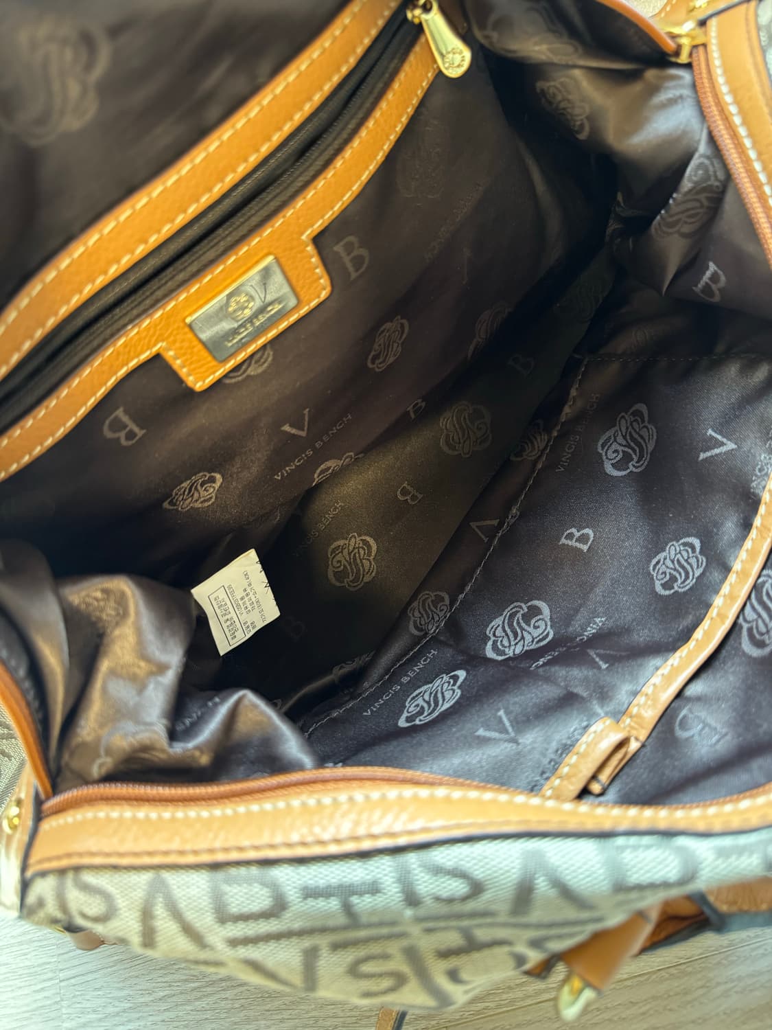 빈치스벤치 로고 패턴 토트&숄더백 판매합니다 상품이미지5