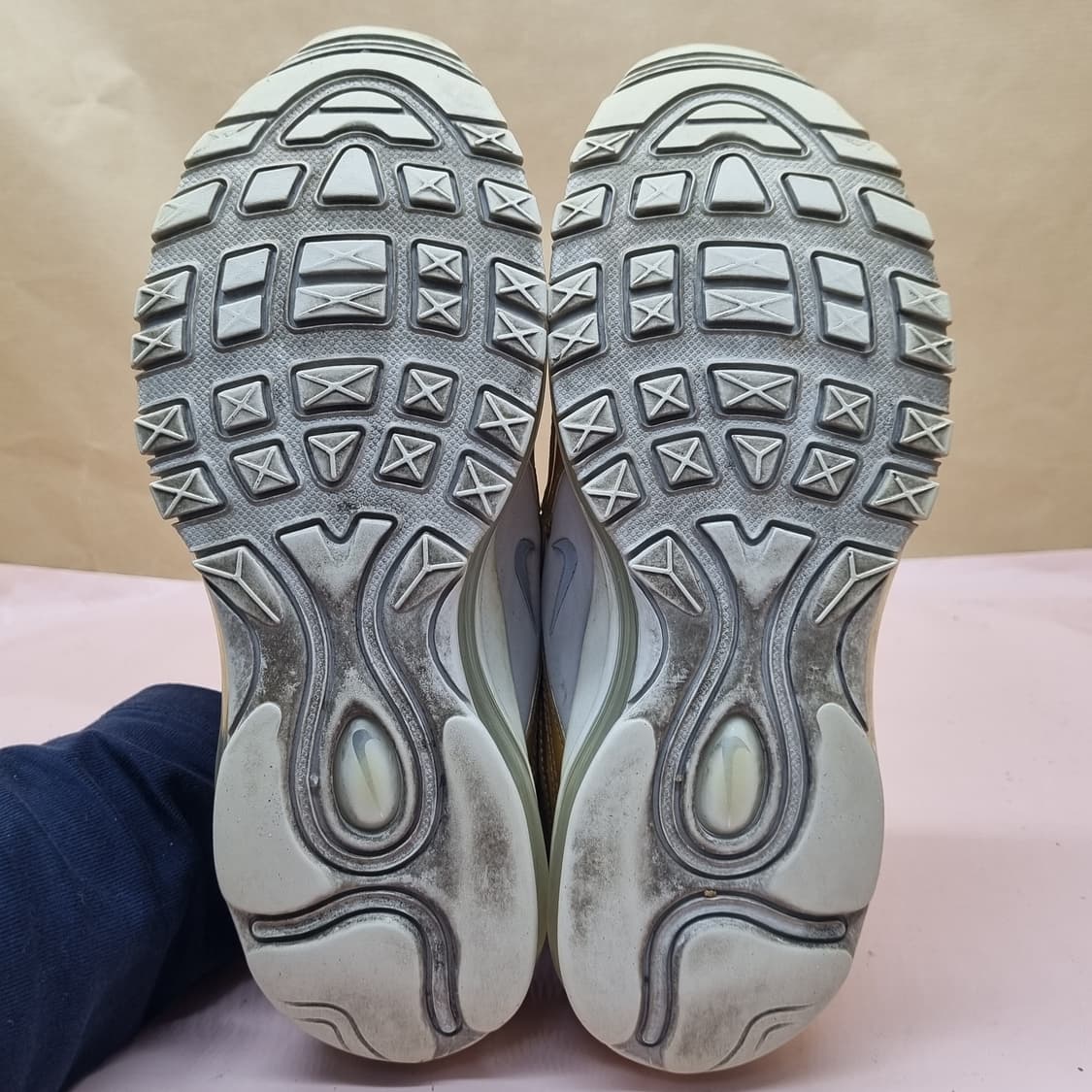 나이키 에어맥스 97 실버골드 여성운동화240  상품이미지3