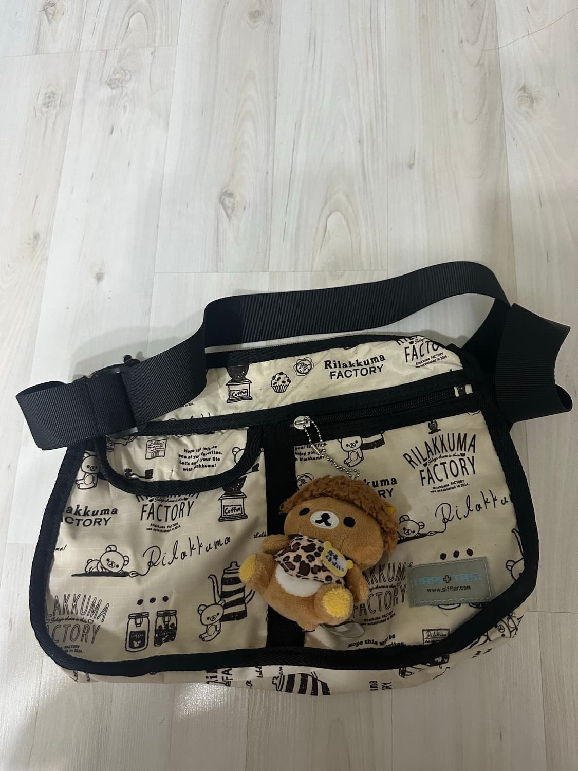 리락쿠마 크로스백 상품이미지1