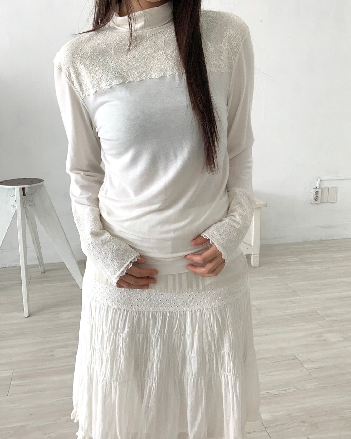 Ivory Lace Trim Turtleneck Top 상품이미지3