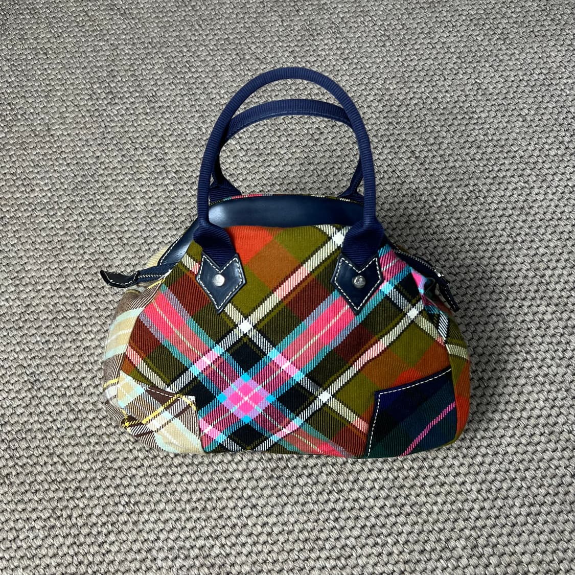 비비안웨스트우드 체크 미니 토트백 상품이미지2