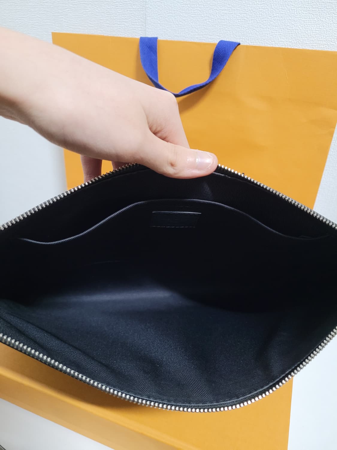 루이비통 포쉐트 다미에 인피니 디스커버리 클러치 상품이미지9