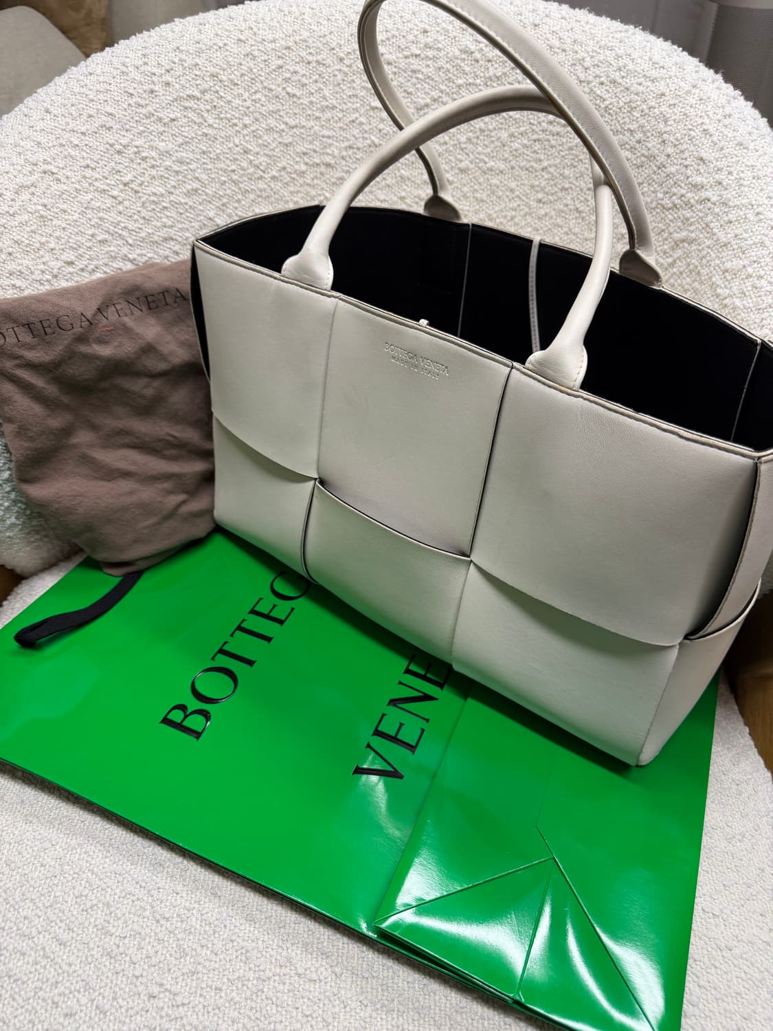 보테가 베네타 아르코 토드백 미듐 화이트 상품이미지2