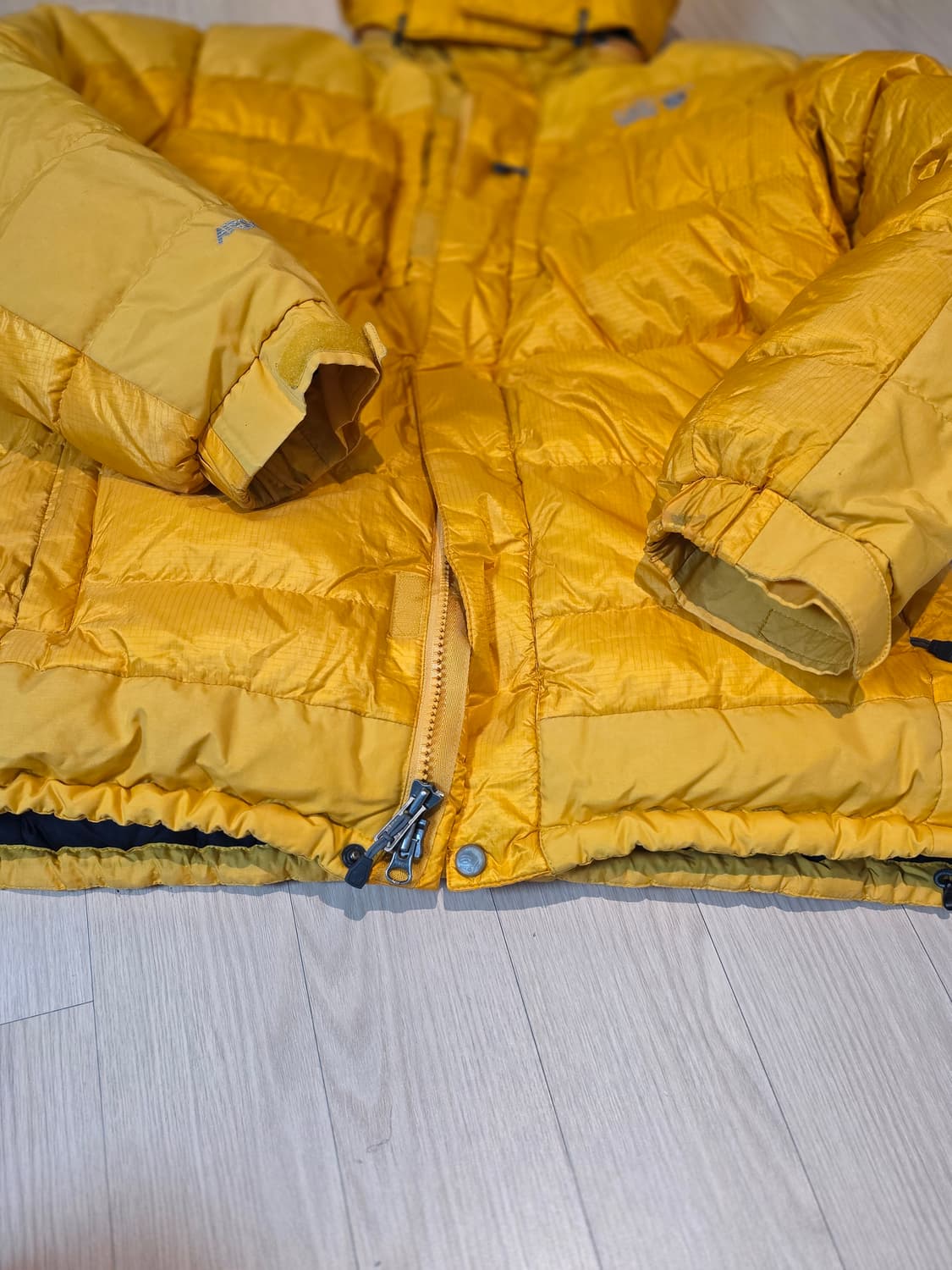 마운틴하드웨어 옐로우 다운 패딩 점퍼 상품이미지5