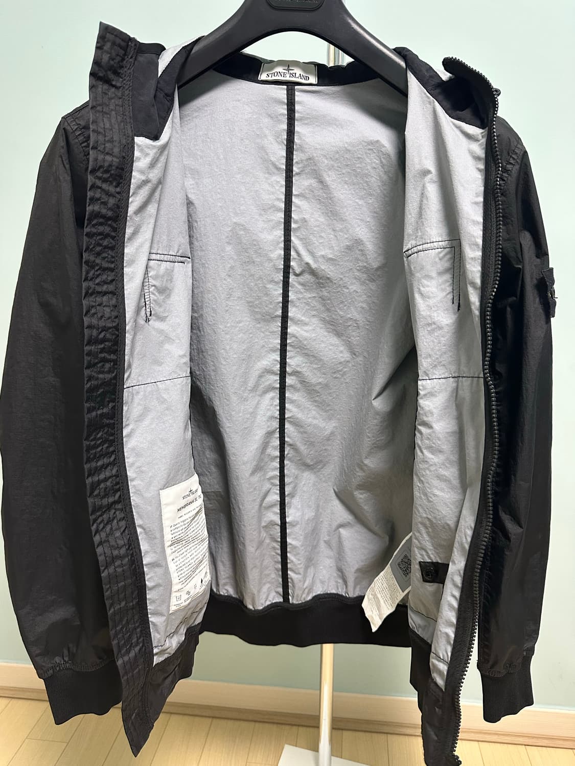 스톤아일랜드 23ss 멤브라나 블랙M 백화점판 새상품급 판매 상품이미지10