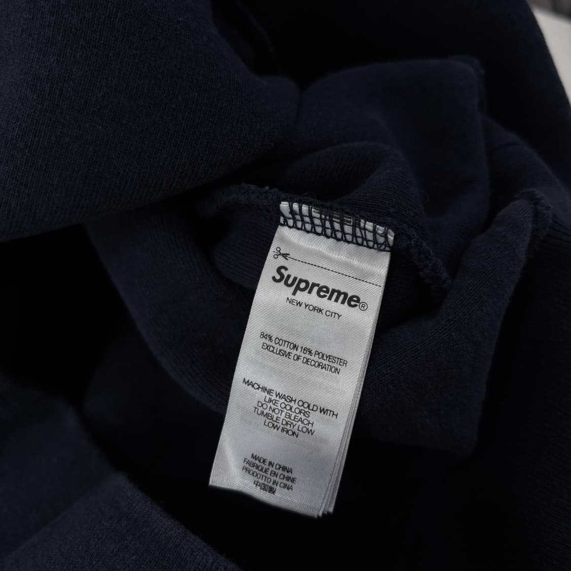 슈프림 23FW 인사이드아웃 맨투맨 네이비 상품이미지9