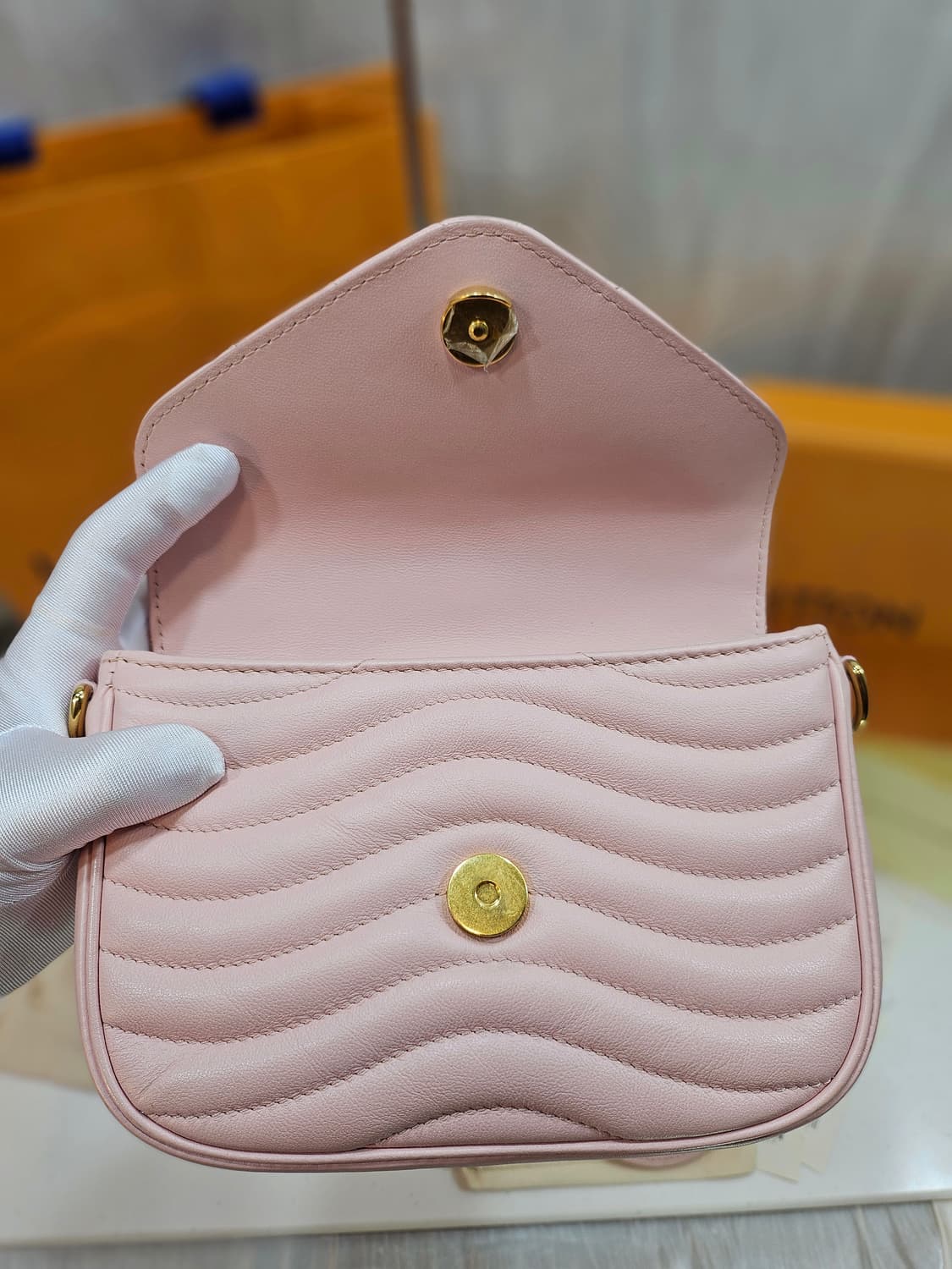 [정품] LV루이비통 뉴웨이브 멀티포쉐트 상품이미지3