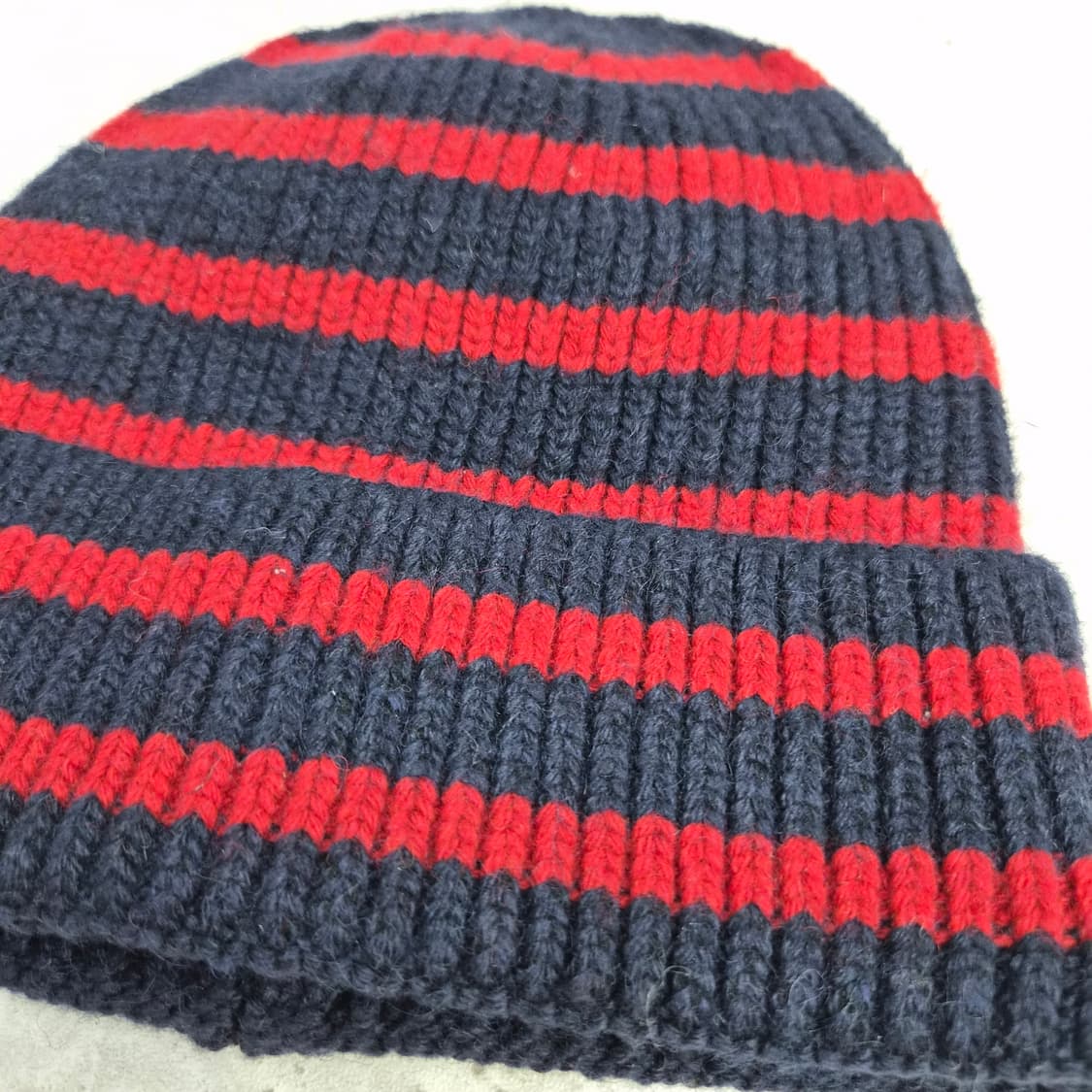 울혼방 레드네이비 스트라이프 롤업 니트 비니 상품이미지3