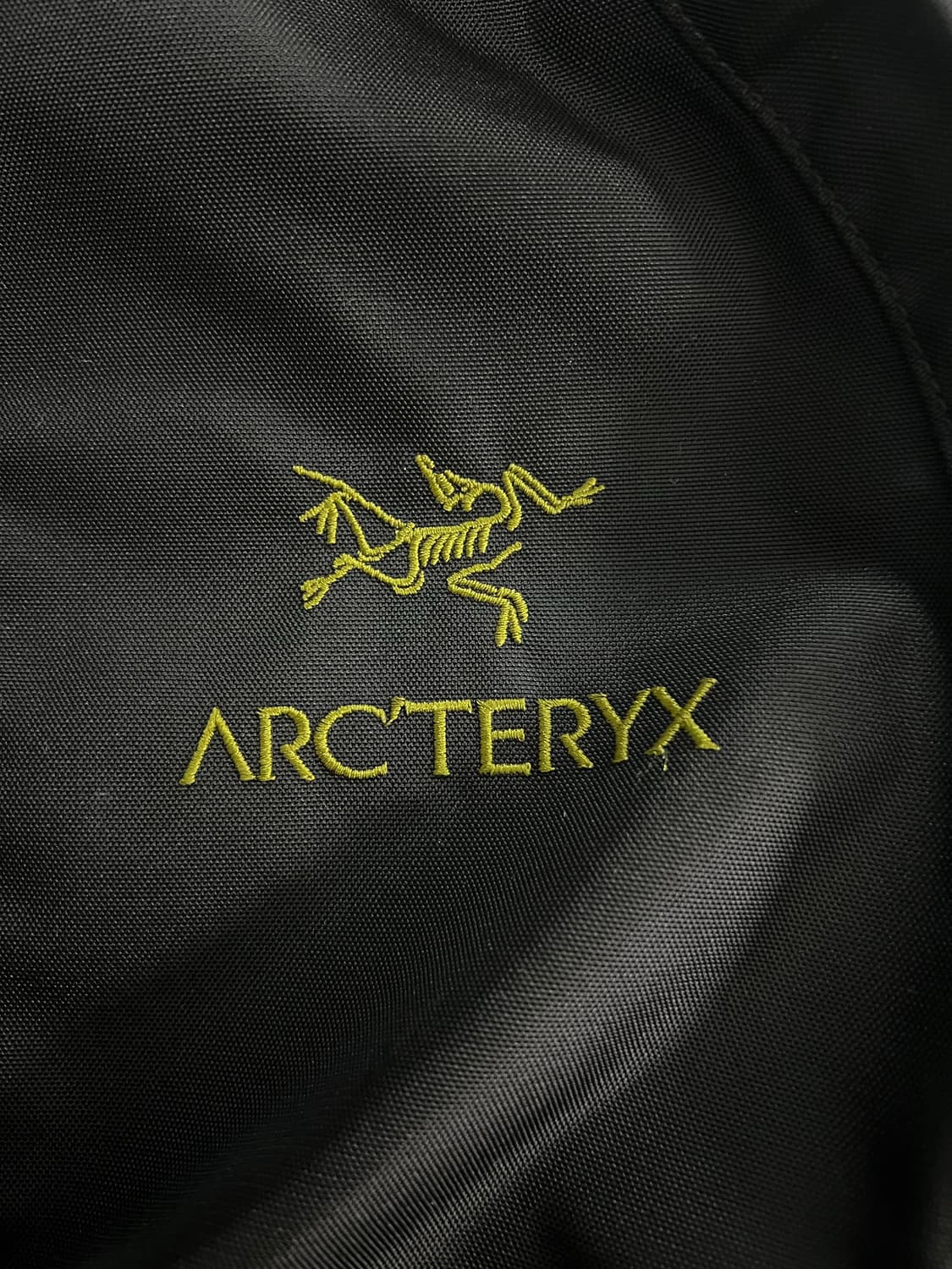 아크테릭스 퀴버 크로스바디 백 블랙 애쉬 상품이미지6