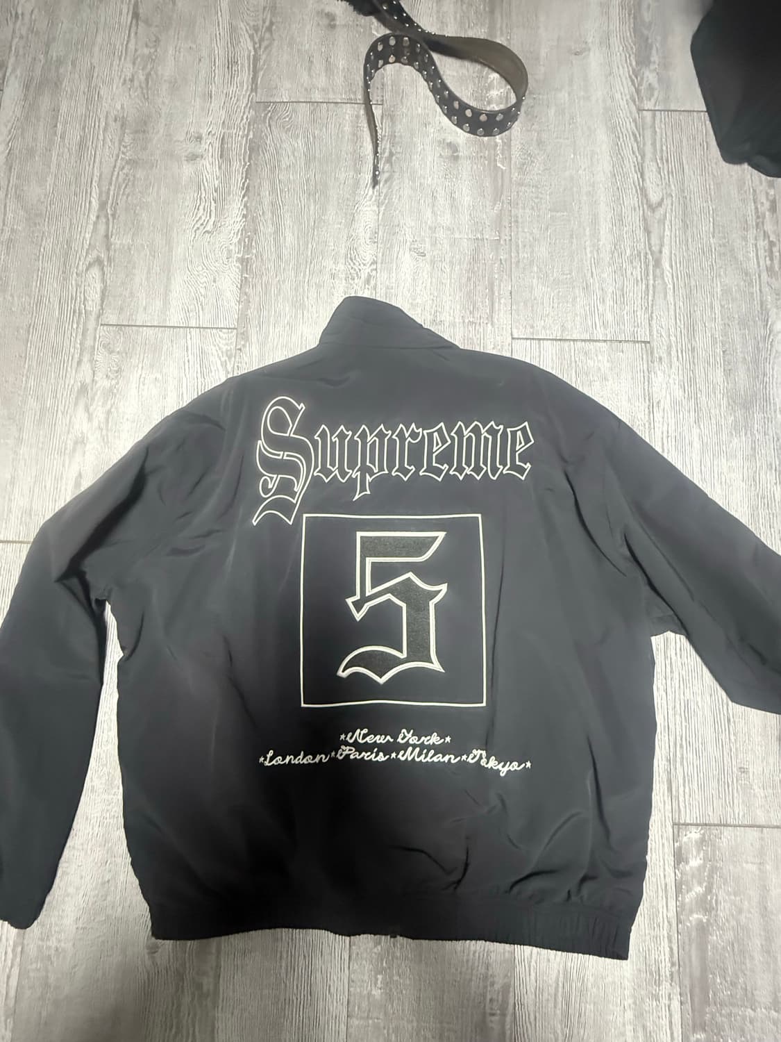 슈프림 올드 잉글리쉬 트랙자켓 상품이미지2