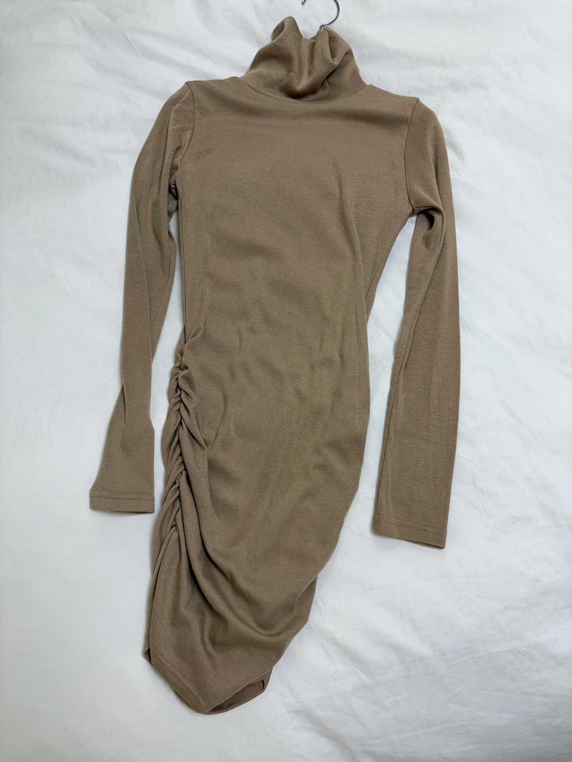 기모 폴라 셔링 원피스 베이지 상품이미지2