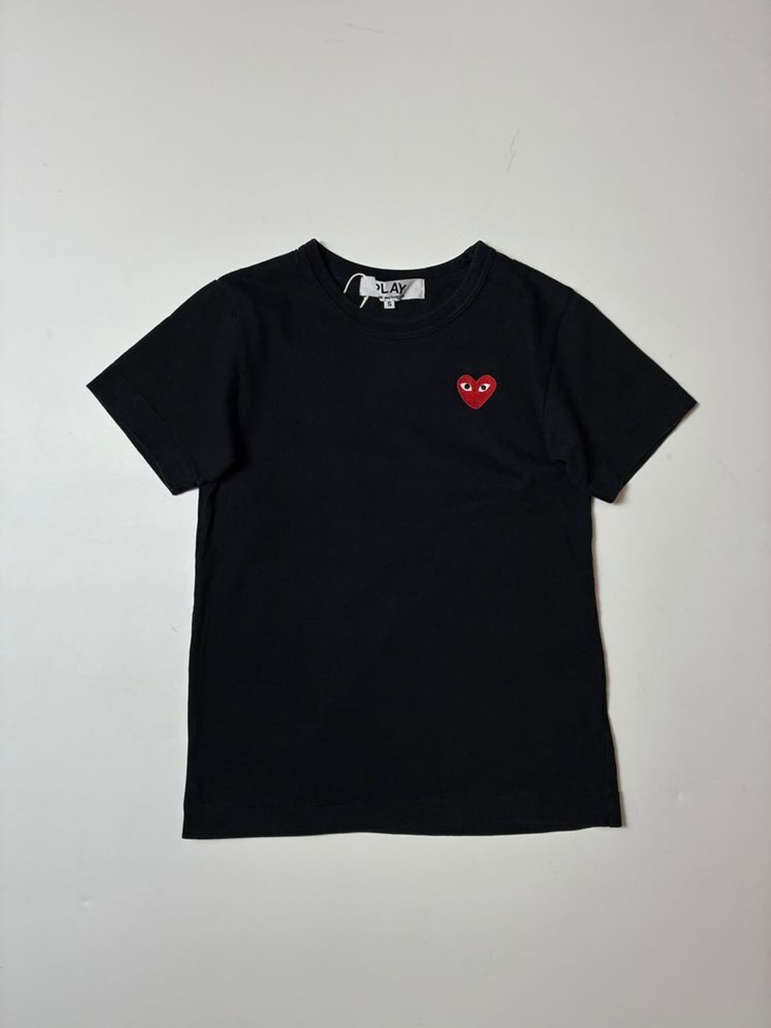 꼼데가르송 우먼스 하트 와펜 반팔 티셔츠 PN8558 상품이미지1