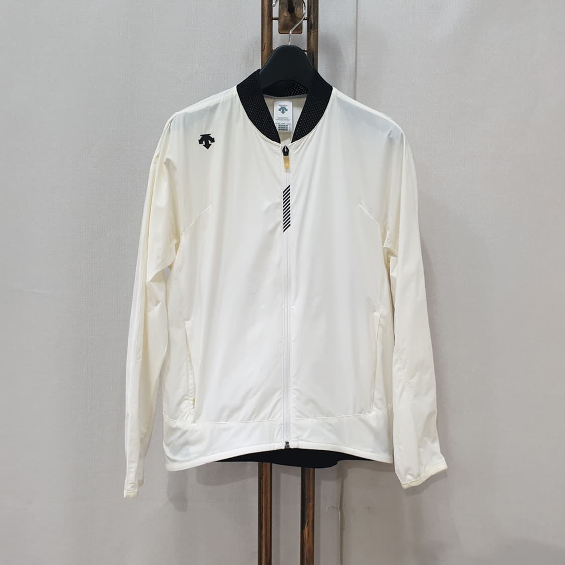 데상트 경량 러닝 바람막이 자켓 85 (여성용) 상품이미지1