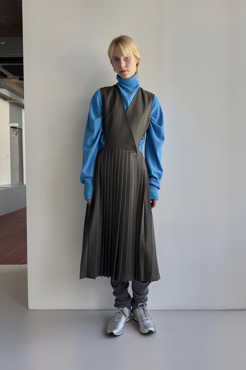 Low classic pleated dress khaki 상품이미지1