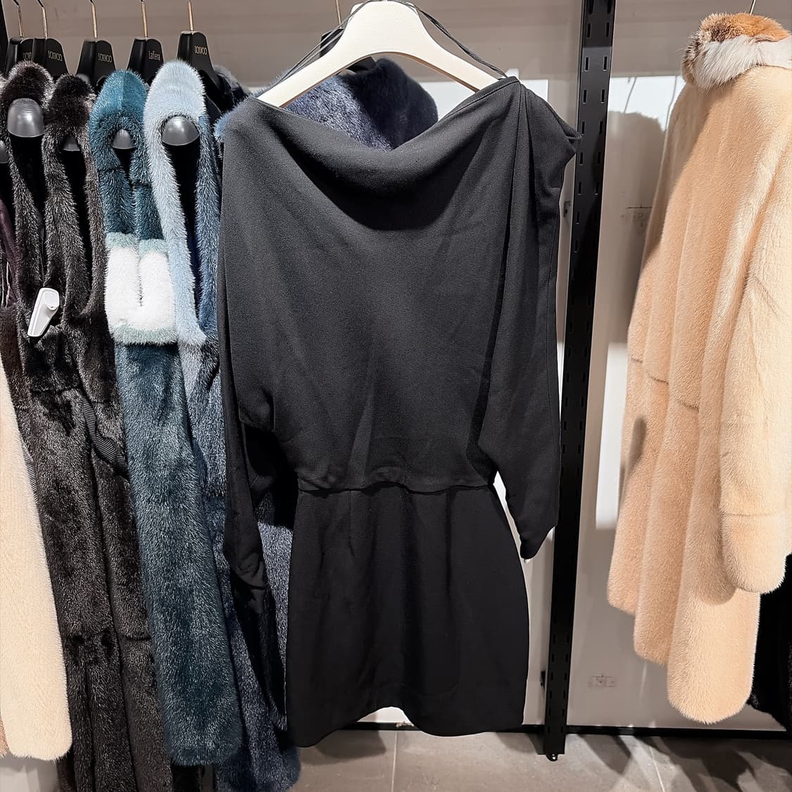 (정품/새상품) KHAITE 케이트 여성 블랙 드레이프 미니 드레스 상품이미지2