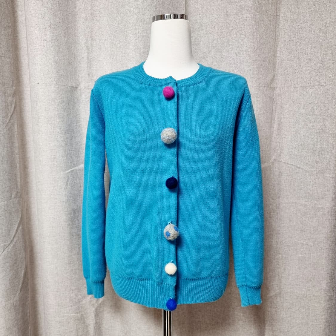 Luxe 멀티컬러 방울 포인트 니트 가디건 (44-날씬55) 상품이미지1