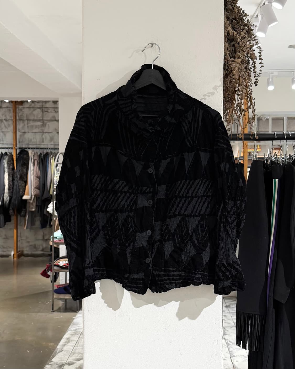 이세이 미야케 미 블랙 벨벳 하이넥 자켓 상품이미지1