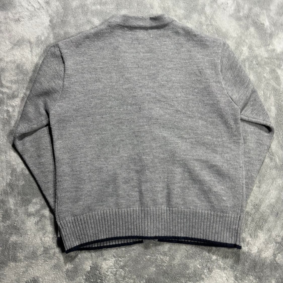 WHO.A.U 그레이 곰돌이 자수 가디건 상품이미지3