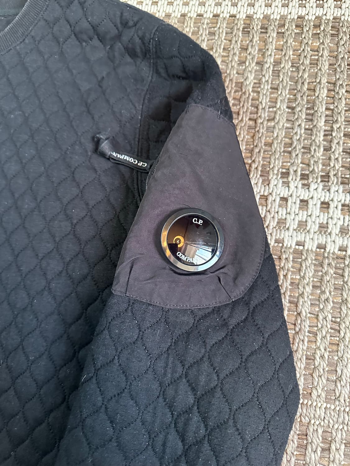 CP컴퍼니 퀼팅 렌즈 와펜 맨투맨 105 상품이미지4