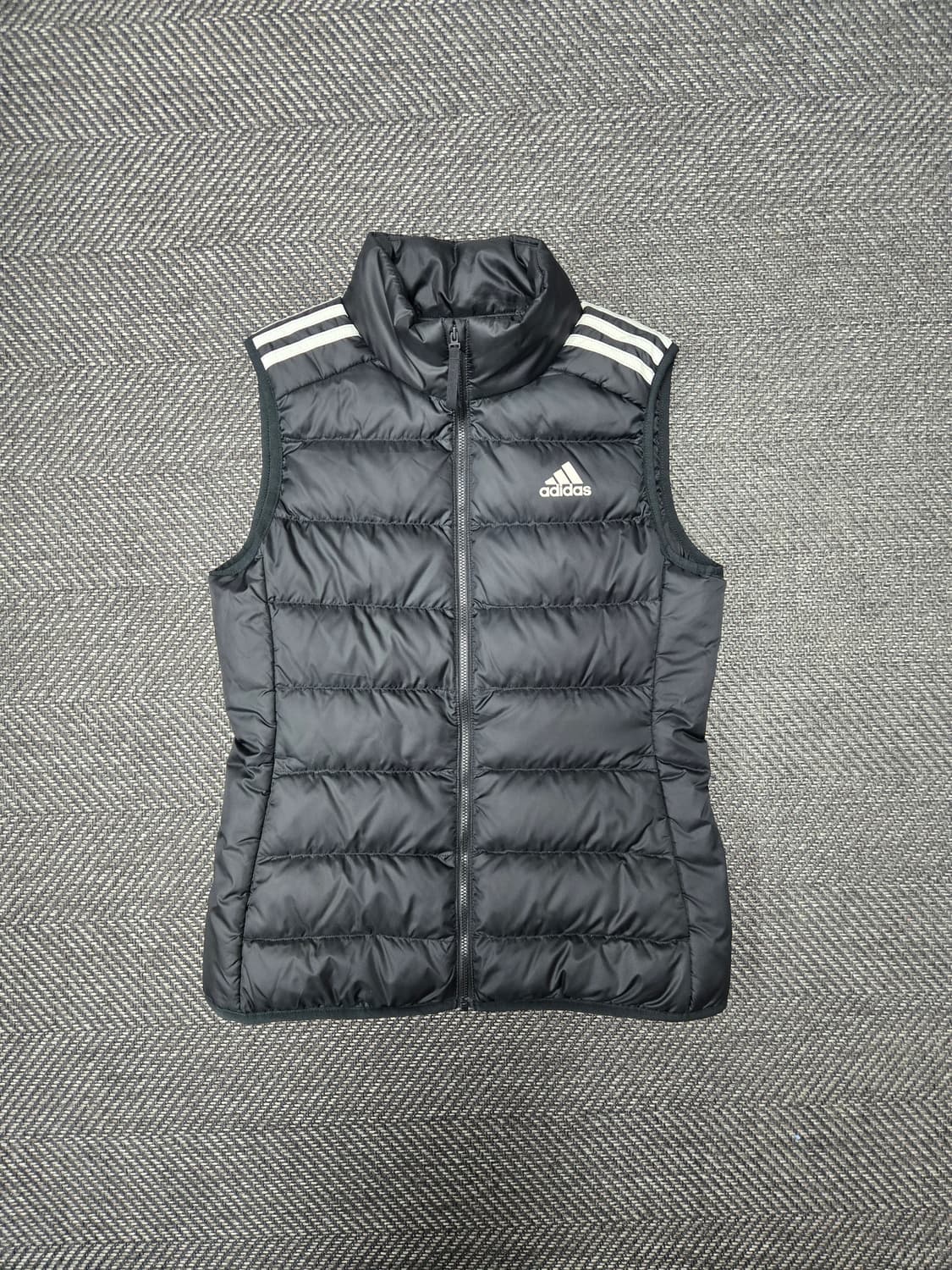 아디다스 에센셜 다운패딩 베스트 GH4586 상품이미지1