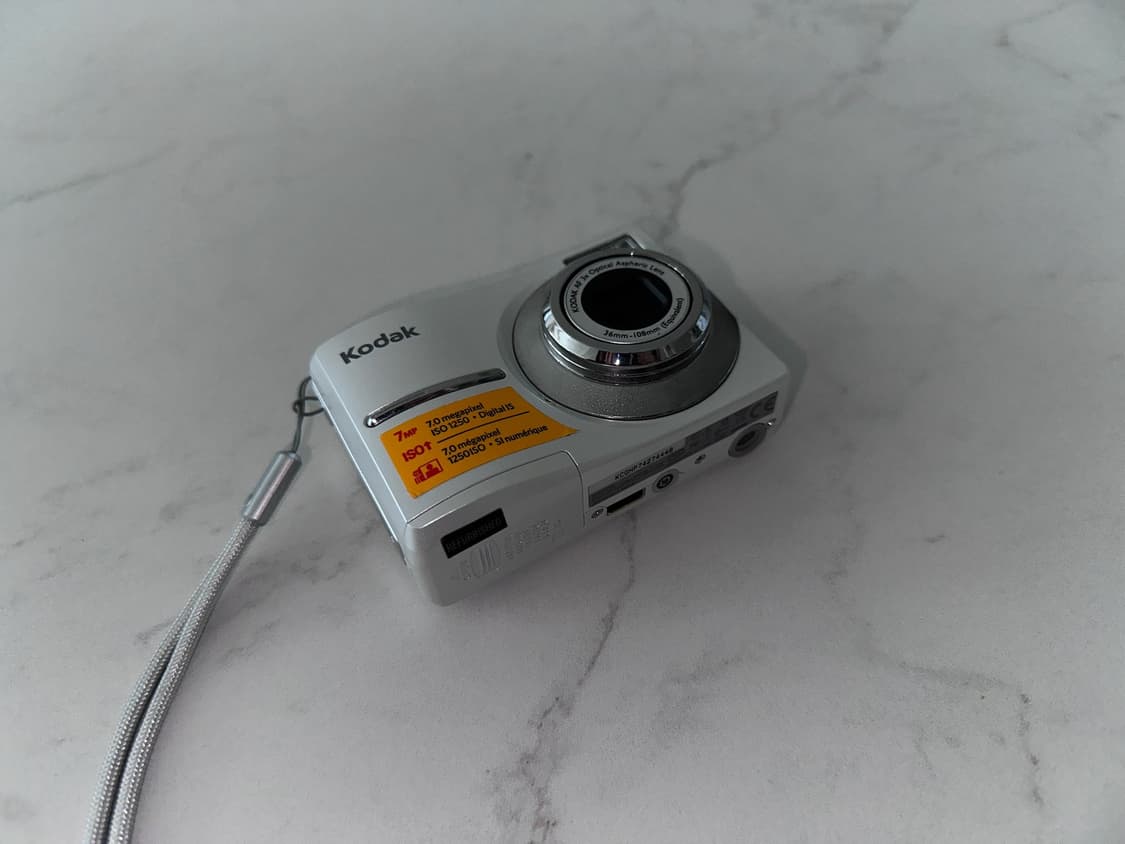 카리나 디카) 코닥 이지쉐어 c713 희귀색상 화이트 판매합니다(A+급) 상품이미지4