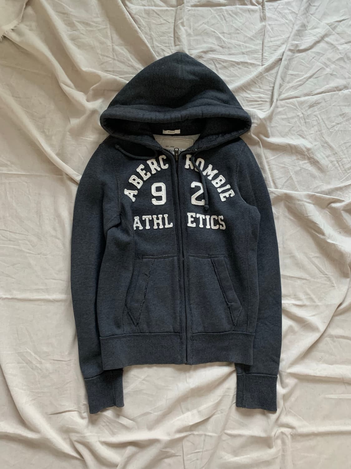아베크롬비 중앙 자수 로고 차콜 후드집업 상품이미지4