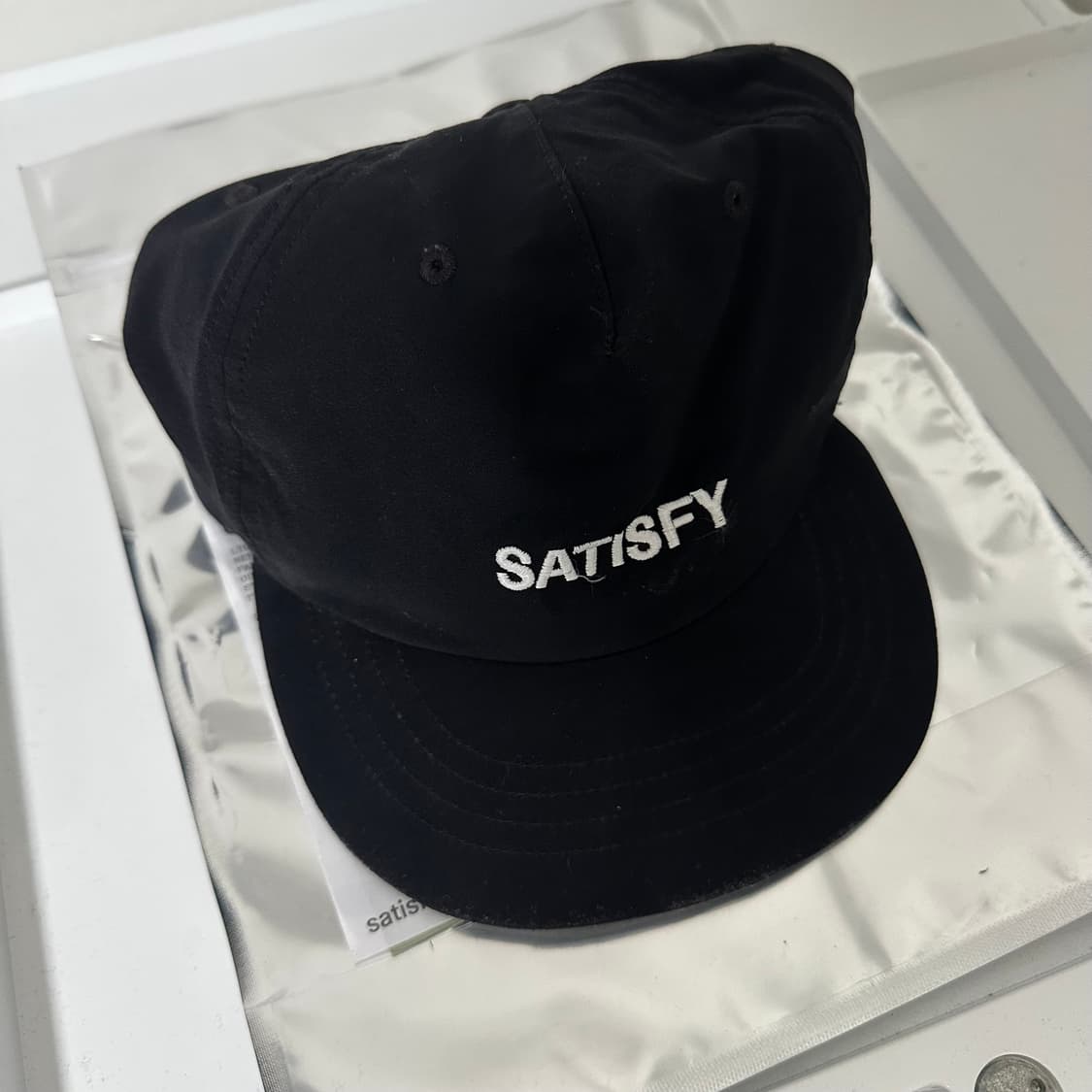 SATISFY 새티스파이 피스쉘 5패널 핀치 캡 블랙 상품이미지3