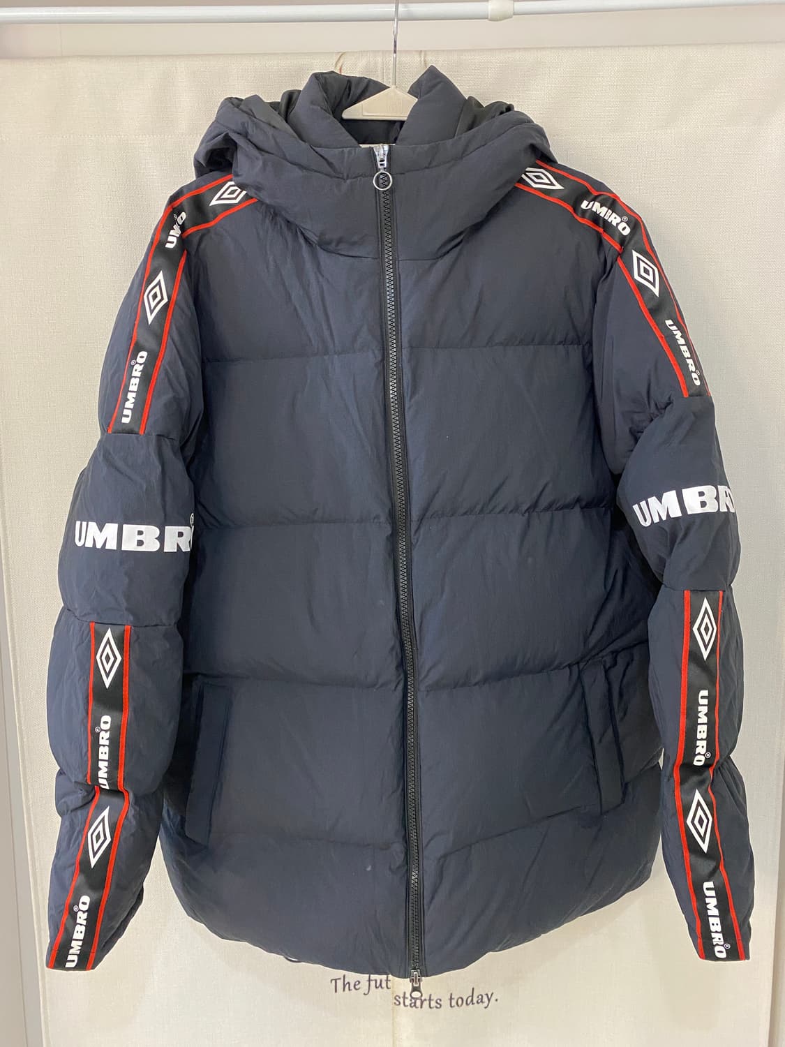 95)엄브로 검정색 다운 패딩 상품이미지1