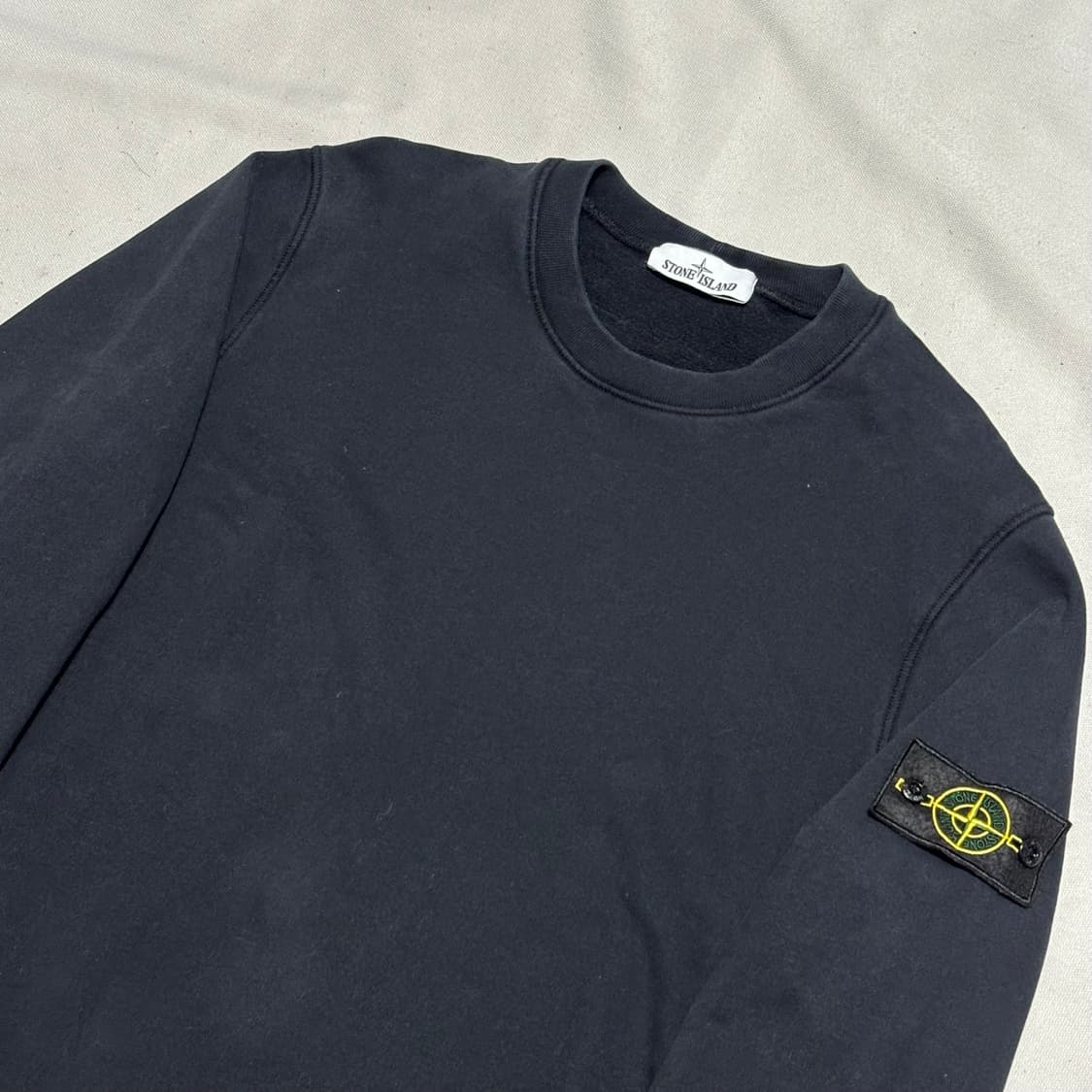 L 스톤아일랜드 블랙 맨투맨 상품이미지1