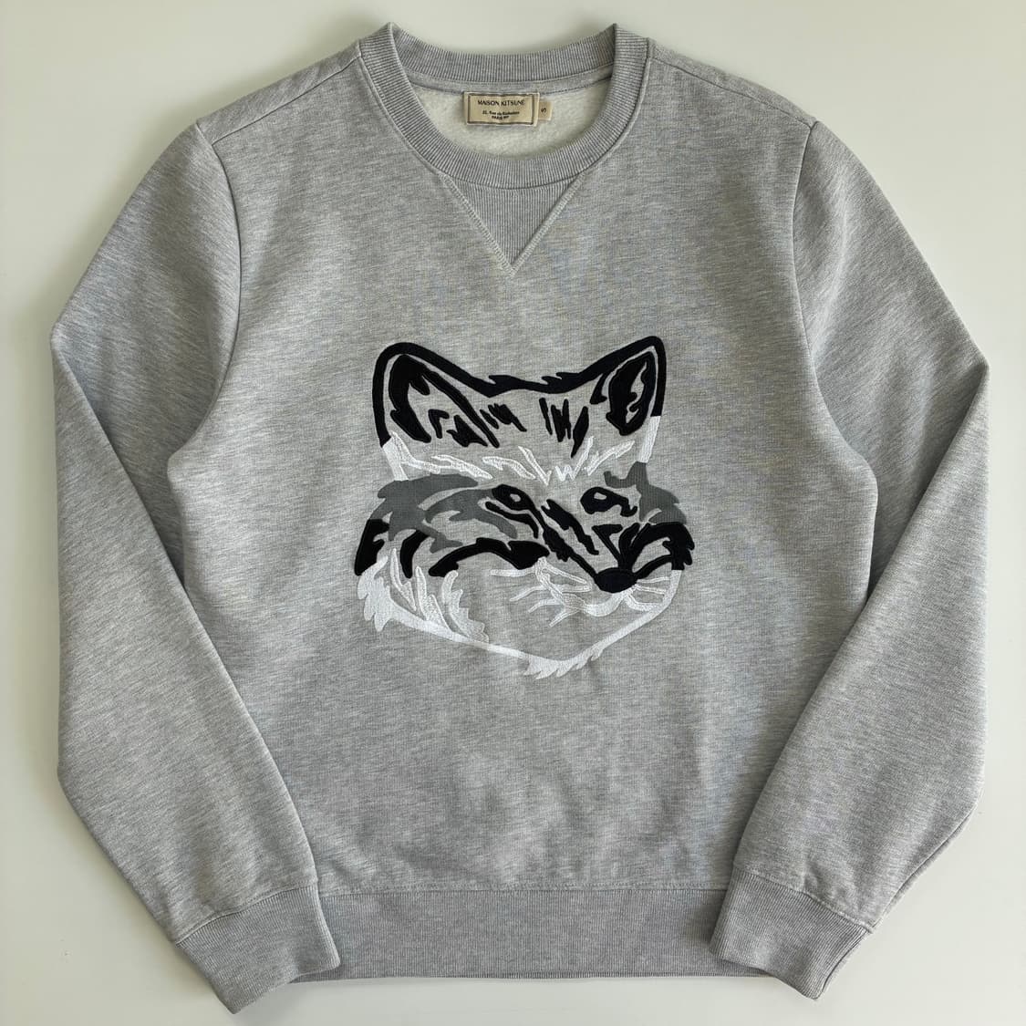 Maison Kitsune  메종키츠네 폭스헤드 그레이 맨투맨 상품이미지1