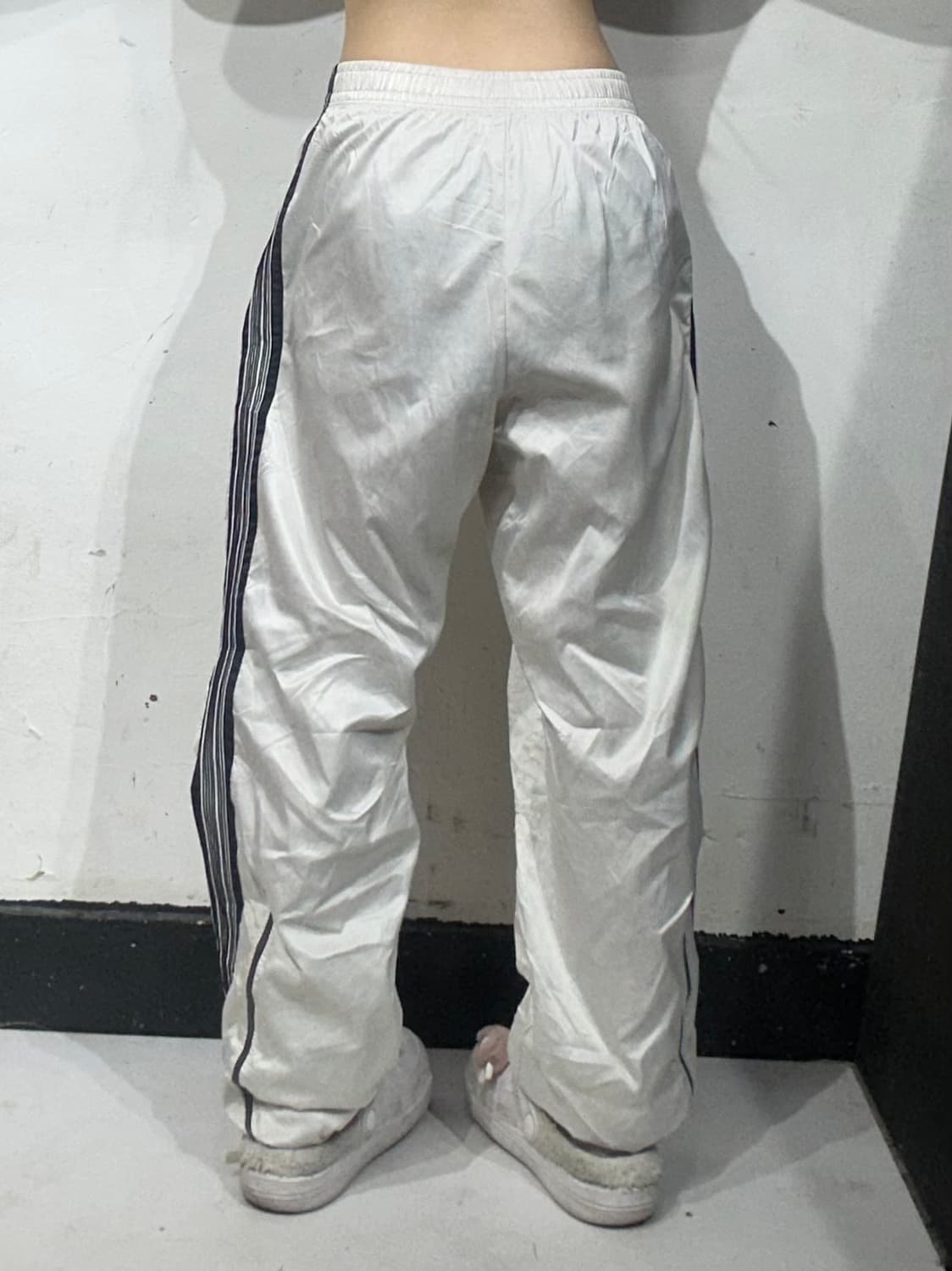 아식스 아이보리 와이드 블랙 사이드 라인 트랙 팬츠 추리닝 바지 상품이미지3