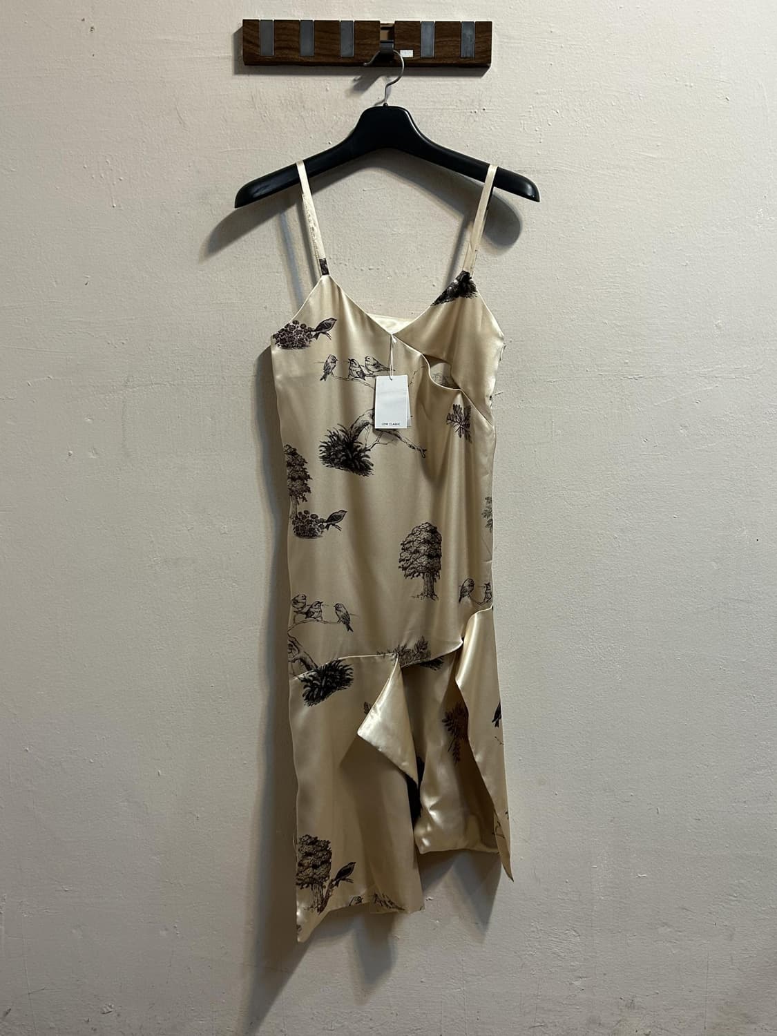 로우클래식 새틴 버드 프린트 드레이프 슬립 드레스 상품이미지2