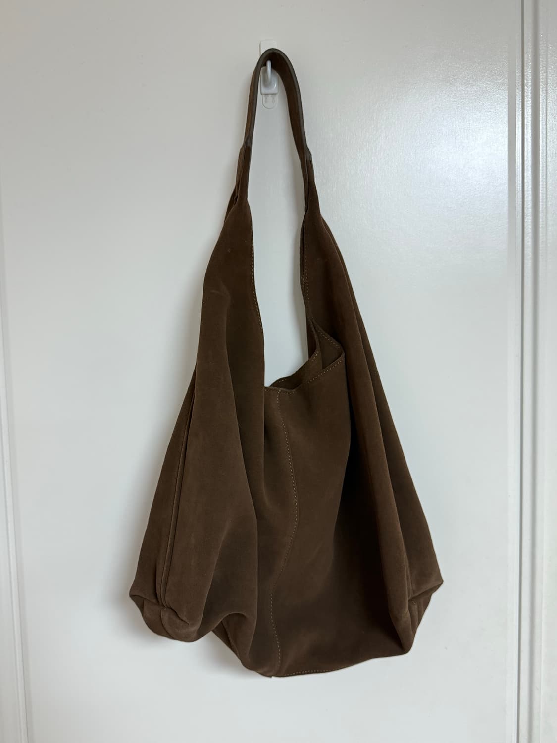 앤아더스토리즈 라지 스웨이드 토트백 브라운 상품이미지3
