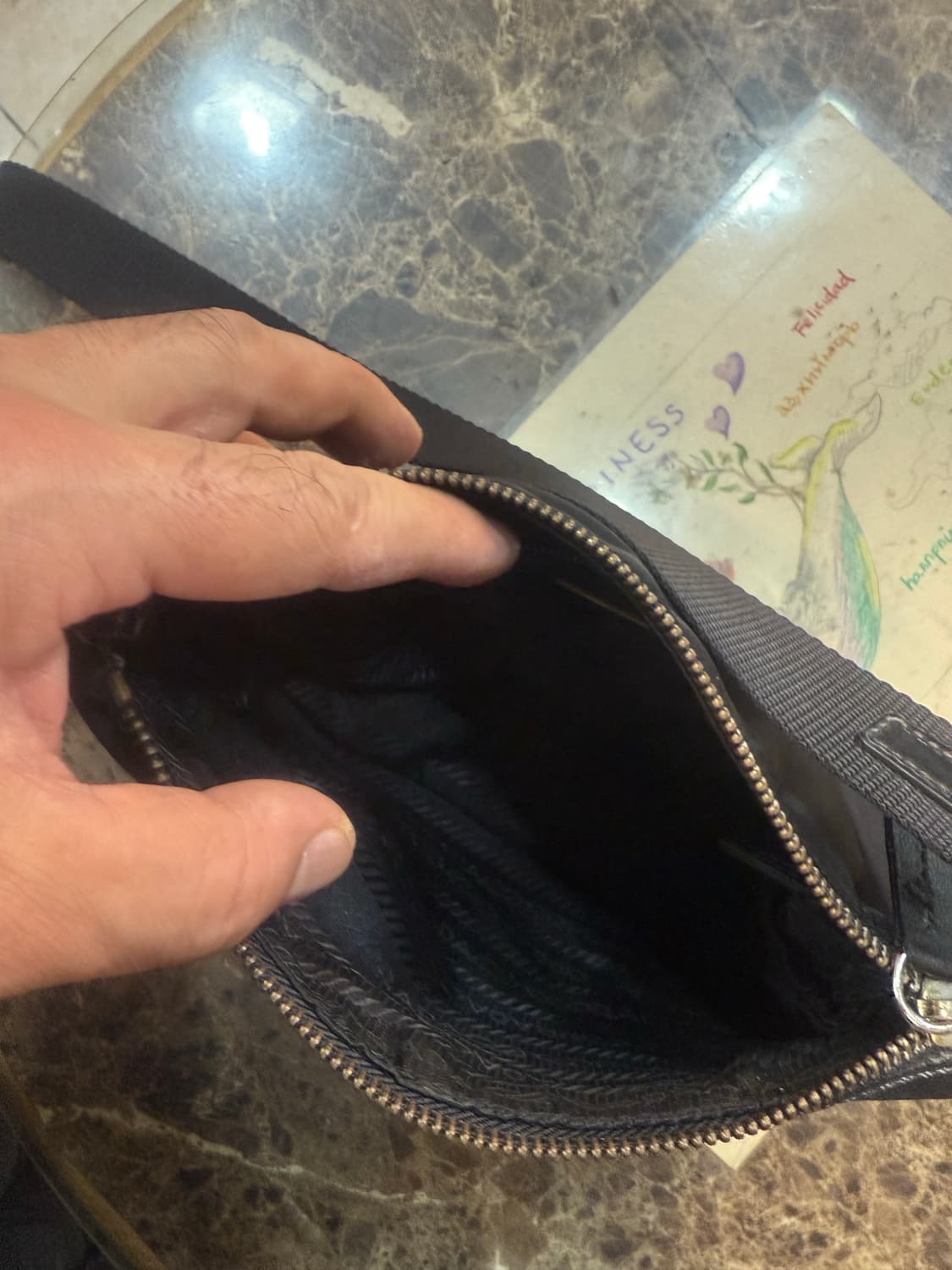 정품 프라다 나일론 크로스백 팝니다 상품이미지7