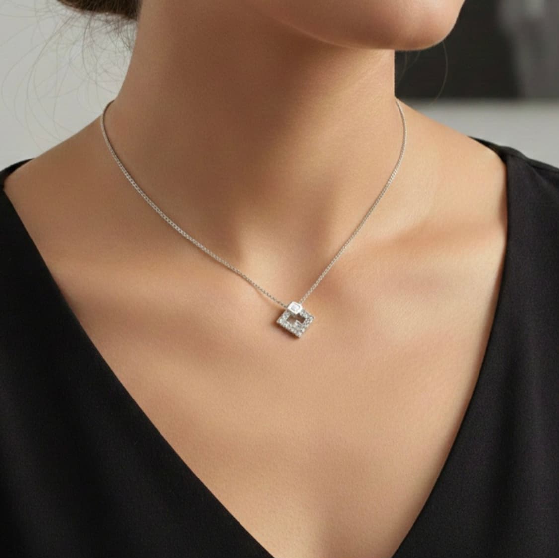 지방시 로고 큐빅 스퀘어  목걸이 상품이미지3