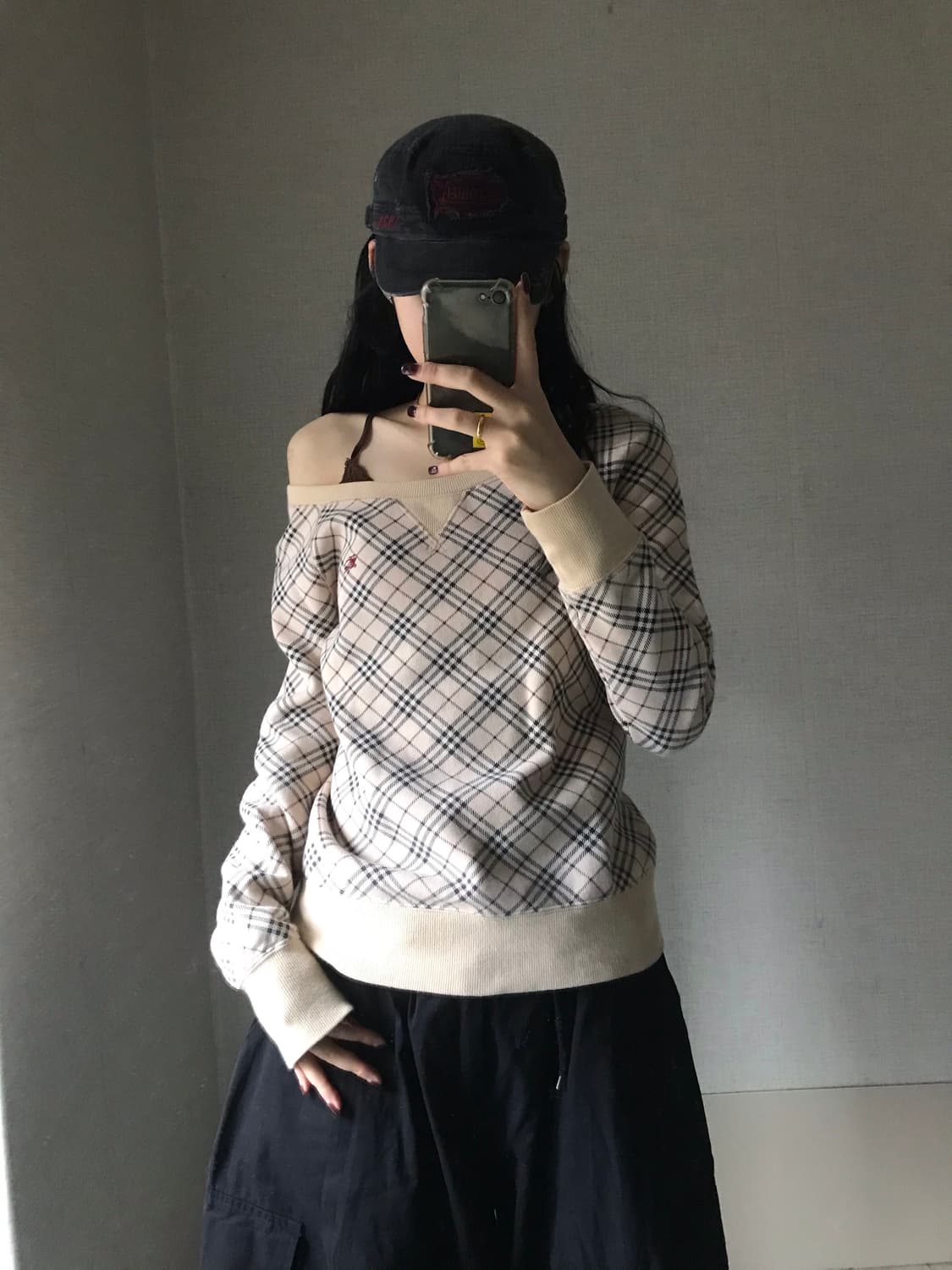 버버리 노바체크 오프숄더 맨투맨 상품이미지3